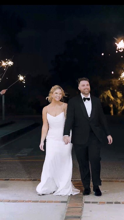 Classic black + white. Quiet moments. A day that felt deeply intentional.
Brooke & Andrew’s wedding at Hunter’s Green Country Club in Tampa, Florida was the kind of celebration that balanced elegance with intimacy, a private first look, meaningful vows, sunset portraits, and a night that unfolded effortlessly from start to finish.
Every part of this day felt considered and personal, where timeless style and emotional depth came together naturally in one of Tampa’s most refined country club wedding venues.
Vendor team:
🎥 @yourweddingdayfilm
📸 Photography: Tom Moschner
🕊️ Officiant: Lyn Castro
✨ Planning & Design: @eventsbylucia @papermajik.designevents
🎶 DJ: @tampaeventgroup
📍 Hunter’s Green Country Club | Tampa, Florida