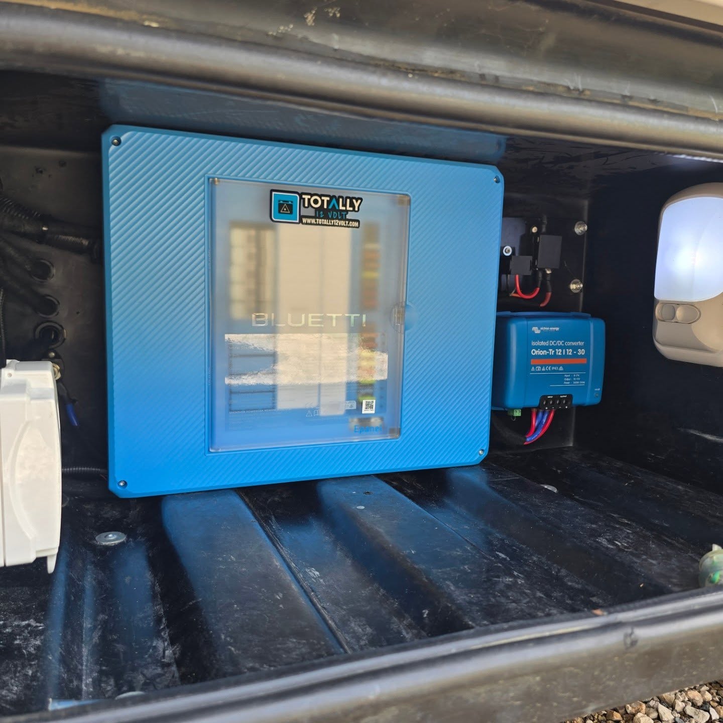 If your after a system to run your caravan air con we have options to suit you and your budget. We are the leaders in this field with almost 20years experience in offgrid solutions. We are always trying new products like the Bluetti 48volt system. 48volt systems are amazing and this really showed us an example of a quality system. This motorhome really got a full upgrade. We completely replaced the old battery management system with Bluetti system doing everything the old system did from tank monitoring to circuit switching and the complete info on what the charging side of things are doing. We fitted high voltage panels on the roof as well as a high voltage bluetti portable Solar kit. In good sunlight conditions the solar was putting in way more power that what the air conditioner was using.
@bluetti_australia @bluetti_official #lithiumbattery @yhi_power_qld #mothorhome #48voltsystem #mothorhome12volt #rvsolar