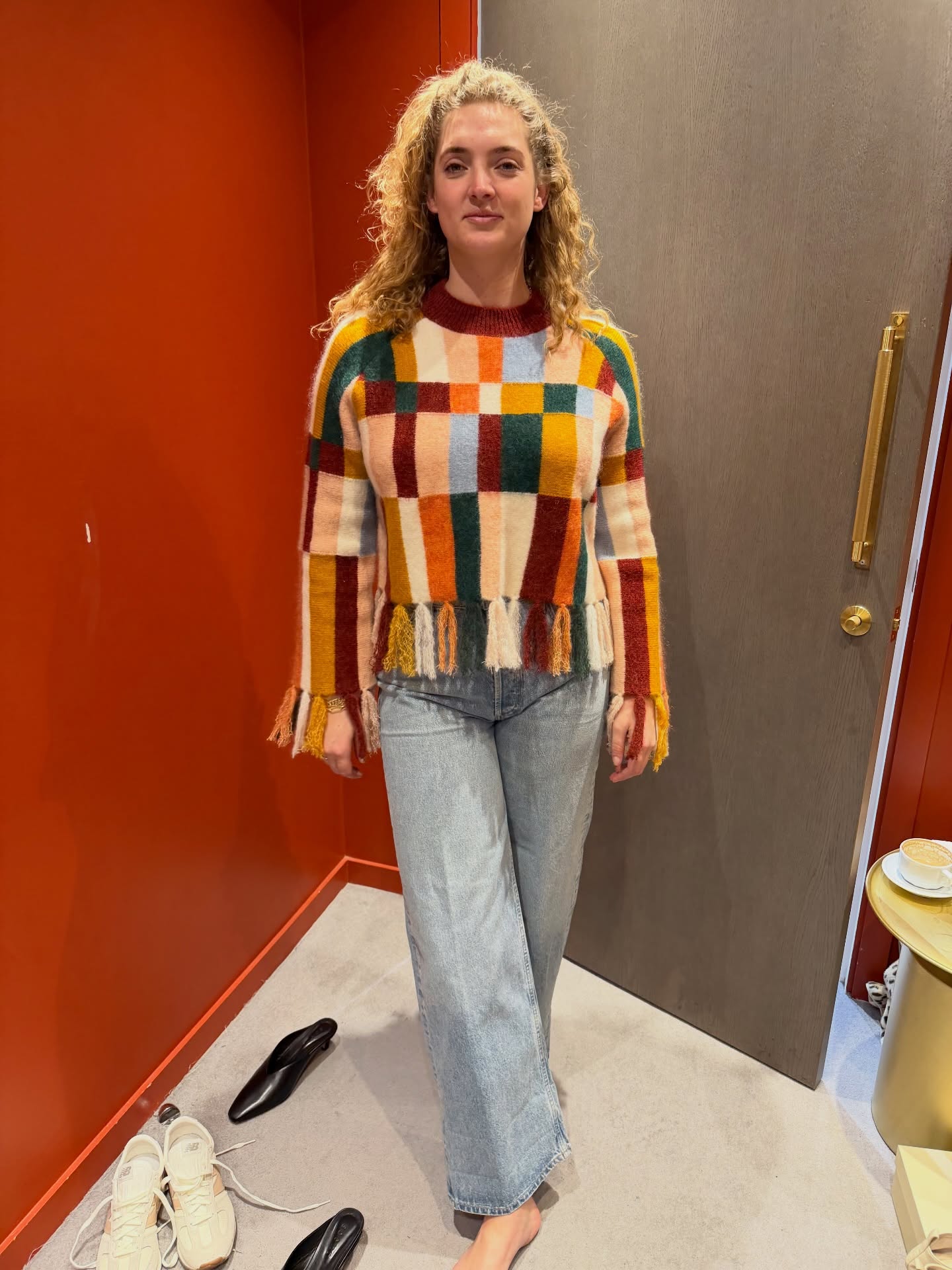 Client brief: let’s go off vibes ✔️✔️✔️🧾
Had so much fun in the dressing suite with my client last week at @harveynichols.
How amazing is the @veronicabeard suit she took home? And the @alemais.official fringe sweater?!? ☠️ love it with jeans and sandals for relaxed chill look or dressed up with with silk skirt (and boots) with some chucnky gold jewerly. ✌🏻