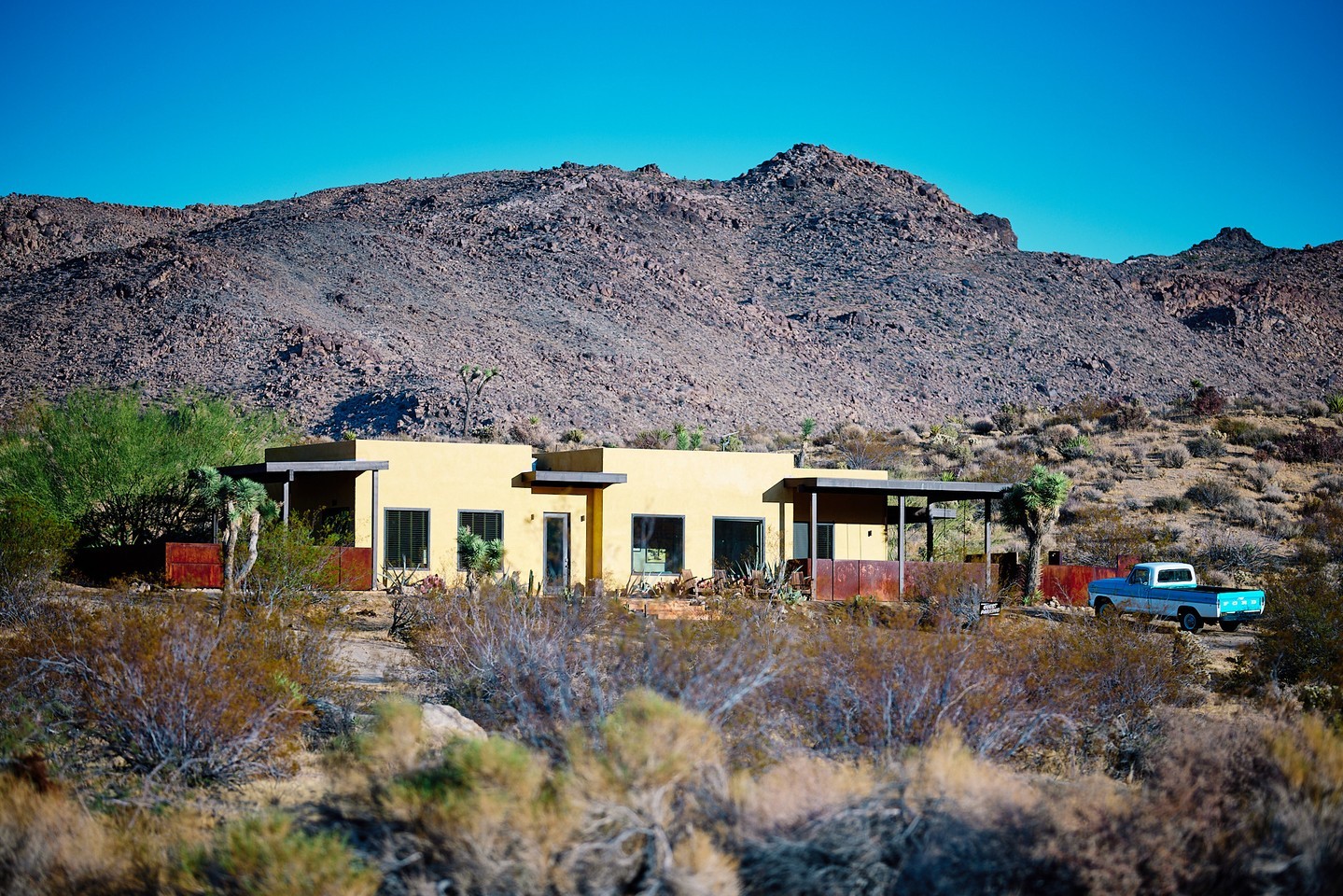 Lobo Luna, is our full private home experience located on the edge of protected lands, connected to Sacred Sands by a footpath. With its unobstructed mountain views and outcropping of boulder fields, this 1,100 sq.ft. property offers luxury lodging for 1-4 guests and features both indoor/outdoor amenities to connect guests to the intimacy of the Mojave Desert.
Lobo Luna offers two California king bedrooms, two baths, a full kitchen, and private patios with outdoor showers and tubs. From deep soaking tubs to outdoor stargazing beds, every detail is designed to immerse you in the magic of the desert.
If you're seeking full privacy with the Sacred Sands touch this house is for you! Link in our bio to book!
•
•
•
#SacredSands #SacredSandsJoshuaTree #JoshuaTree #JoshuaTreeCalifornia #JoshuaTreeNP #DesertVibes #DesertLife #joshuatreewedding #bohodecor #bohochicstyle #BoutiqueHotel #joshuatreehotel #joshuatreeairbnb #desertwedding #joshuatreevibes #joshuatreestyle #ILoveJoshuaTree #Mojave #ArtistRetreat #ResetYourMind #OutdoorTub #OutDoorBath #SoakingTub #romanticgetaway #coupleswhotravel #Glamping #DesertChic #DesertOasis #MountainView #MountainViews
