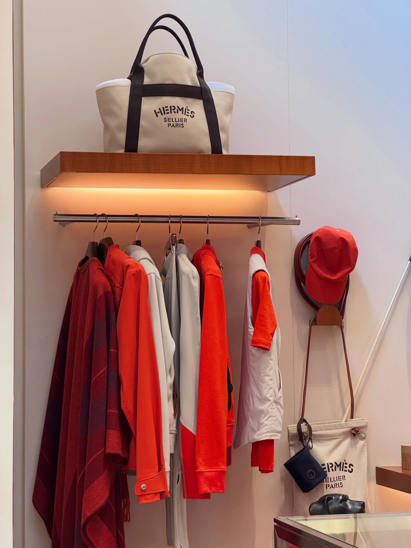 And so time passes… the days pass by, the weeks, months… years .. and what we are left with are the memories from the #cameraroll 🤍
Happy Monday everyone 🥂
#luxuryaesthetic #luxurycontent #mondayblues💙 #brussels