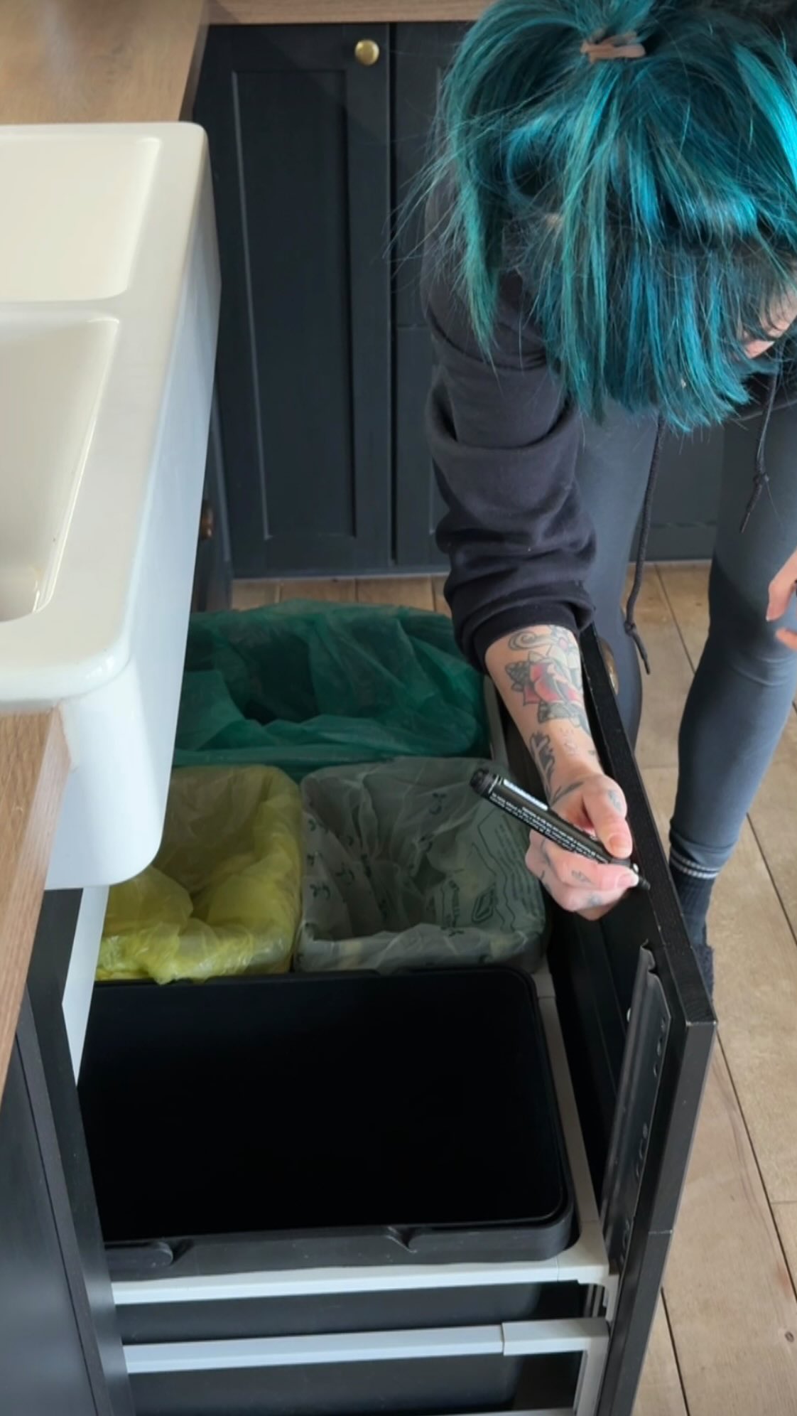 Haushalt Survival 🥴 Diese drei Tipps retten mich regelmäßig! Schon mal einen davon ausprobiert?
#haushalt #müll #ordnung