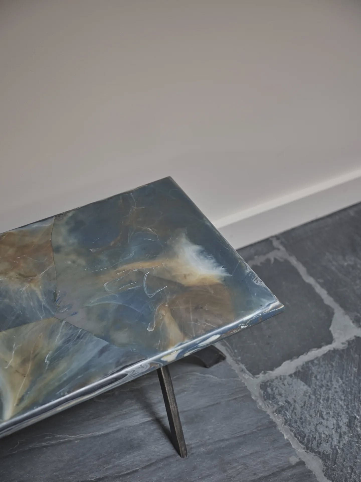 Here's a little bench we made last year in collaboration with Thomas Gontar @glyndeforge. Will never tire of the recycled plastic and steel combo! Love the colours in this one.
Beautifully shot by @leodavut 📷
#recycledplastic
#recycledsteel
#ecomaterials
#sustainablemarble
#sustainablehome