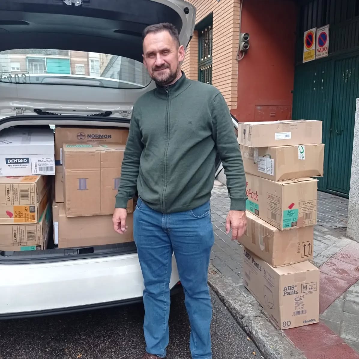 Imágenes de nuestro último envío a Ucrania.
No paramos! Y también seguimos trabajando cada día para conseguir alimentos para todas las familias a las que ayudamos. Por desgracia no podemos abarcar todo lo que nos gustaría, necesitamos más ayuda, de cualquier tipo.
¿Te animas a echarnos una mano?
#ong #farmaceuticossolidarios #farmaceuticos #solidaridad #envioaucrania #asociacion #ayudandoamáspersonas