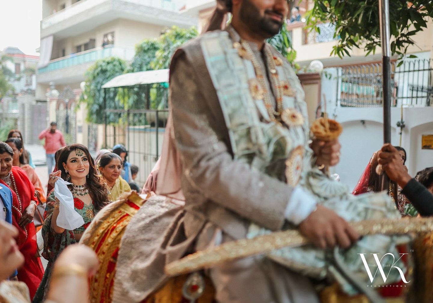 𝐉𝐨𝐲 𝐔𝐧𝐛𝐫𝐢𝐝𝐥𝐞𝐝: 𝐀 𝐁𝐚𝐫𝐚𝐚𝐭 𝐂𝐞𝐥𝐞𝐛𝐫𝐚𝐭𝐢𝐨𝐧❤️
"A glimpse of Dishant's daylight baraat, where everyone dances to the dhol beats in colorful attire✨🌈
Shot on @sonyalphain @sonyalpha
#daylightbaraat #wedding #groom #indianwedding #weddingsutra #weddingwire #weddknotproductions
