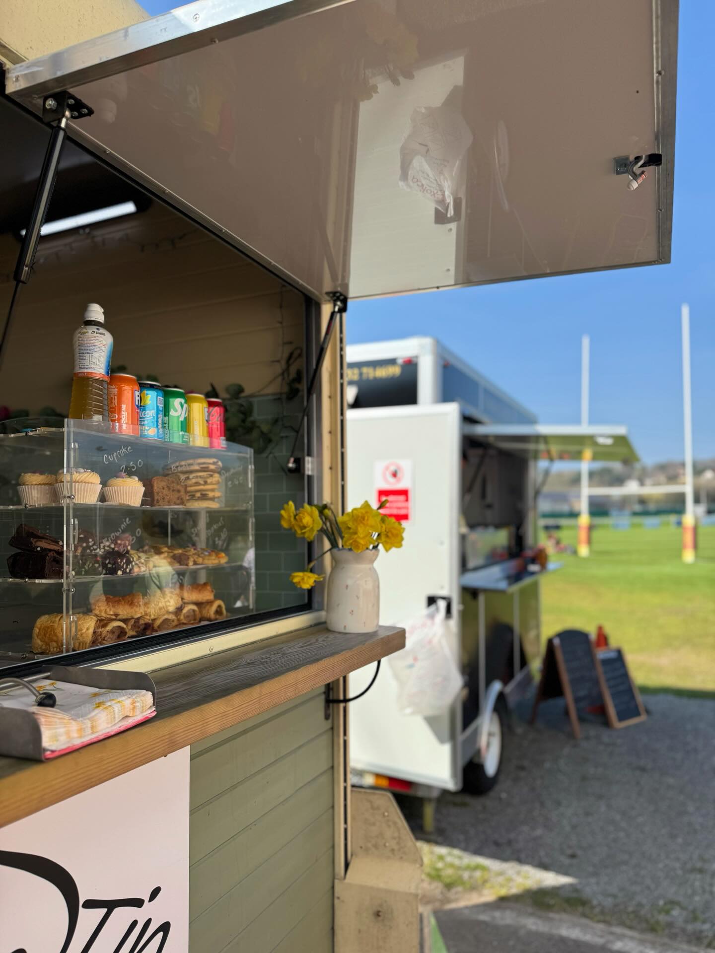 Last weekโs roundup ๐คฉ
A buffet nearly every day, 6 wholesale drops, lots of occasion cakes, 4 Cake Tin events all rugby games from Llandovery to Cardigan to Llanelli Wanderers, stunning new cup delivery โ๏ธ bought a Transporter ๐ฅณ and first BBQ of 2026 ๐
A busy busy but great week. Thank you ๐๐ป
The sun makes such a difference โ๏ธ
Trying to power on with my wrists as Iโm likely to have to take some time off for treatment so until then, trying to carry on as difficult as some days are ๐ฅน