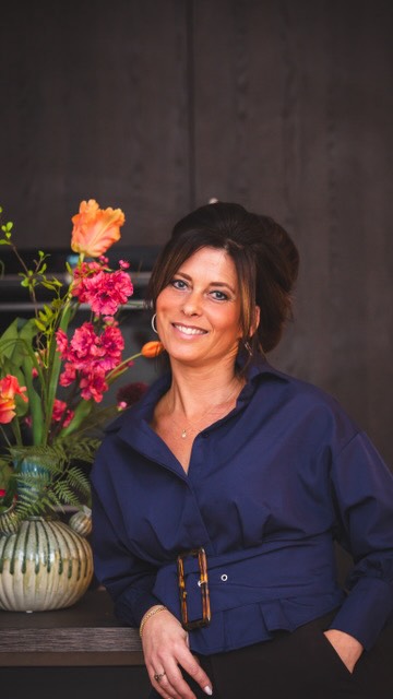 Het is zover… ✨
Een droom die uitkomt 🤍
Na 25 jaar vakmanschap lanceer ik met trots mijn webshop — nu live
De mooiste zijden bloemen 🌸
Voor bedrijven op aanvraag in abonnementsvorm 🏢
en voor thuis om zelf te shoppen 🏡
Ontdek het nu ✨ website:www.flowersbypeet.nl 👉🏽 (link in bio)
Website:designed by @susaneuwes
#zijdenbloemen #webshoplive #wooninspiratie #smallbusinessnl ondernemen trotsmoment 🌸🤍✨