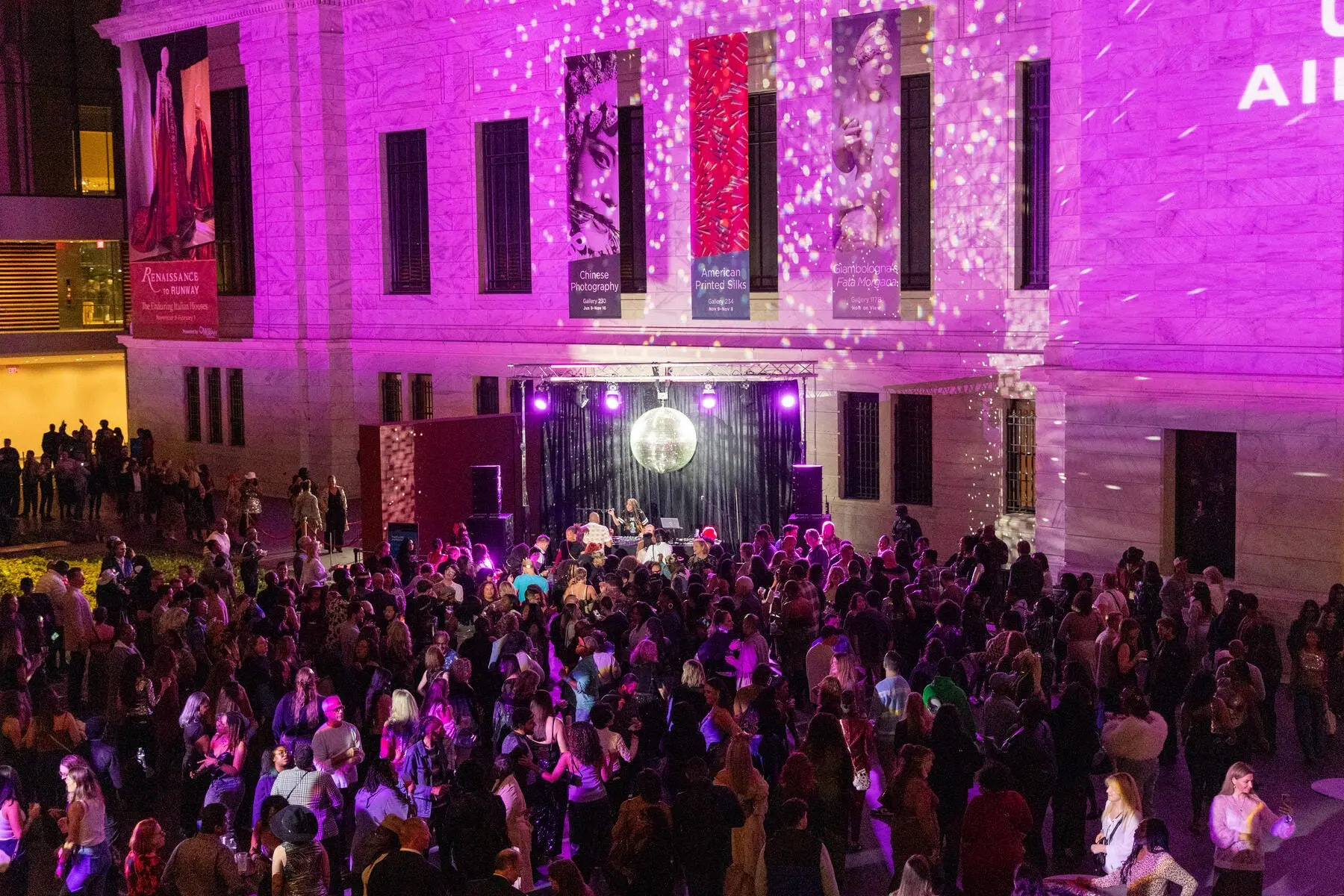 This Friday at the @clevelandmuseumofart is the Superman MIX! We will be there along with the following:
@sequoiabostickillustration and @brusierkee will be cartooning people live!
@cnjcomics will be giving out free comics and setting up for photo ops!
@superscriptohio will be there to do fun superhero photo ops!
@siegelandshustersociety will be judging a Clark Kent and Lois Lane look a like contest! Also fun giveaways.
@ohiocenterforthebook at @clevelandpubliclibrary will have a selection of their Superman memorabilia on display!
And us, the Rust Belt Humanities Lab, will be giving out some fun
Cleveland related items cartooned by our friends, @sinagrace and @seemybrotherdance !
See you all Friday!