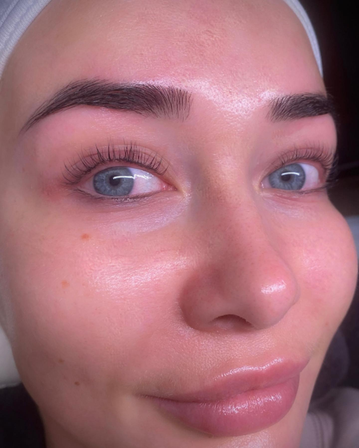 Wimpernlifting + Augenbrauen gefärbt & geformt