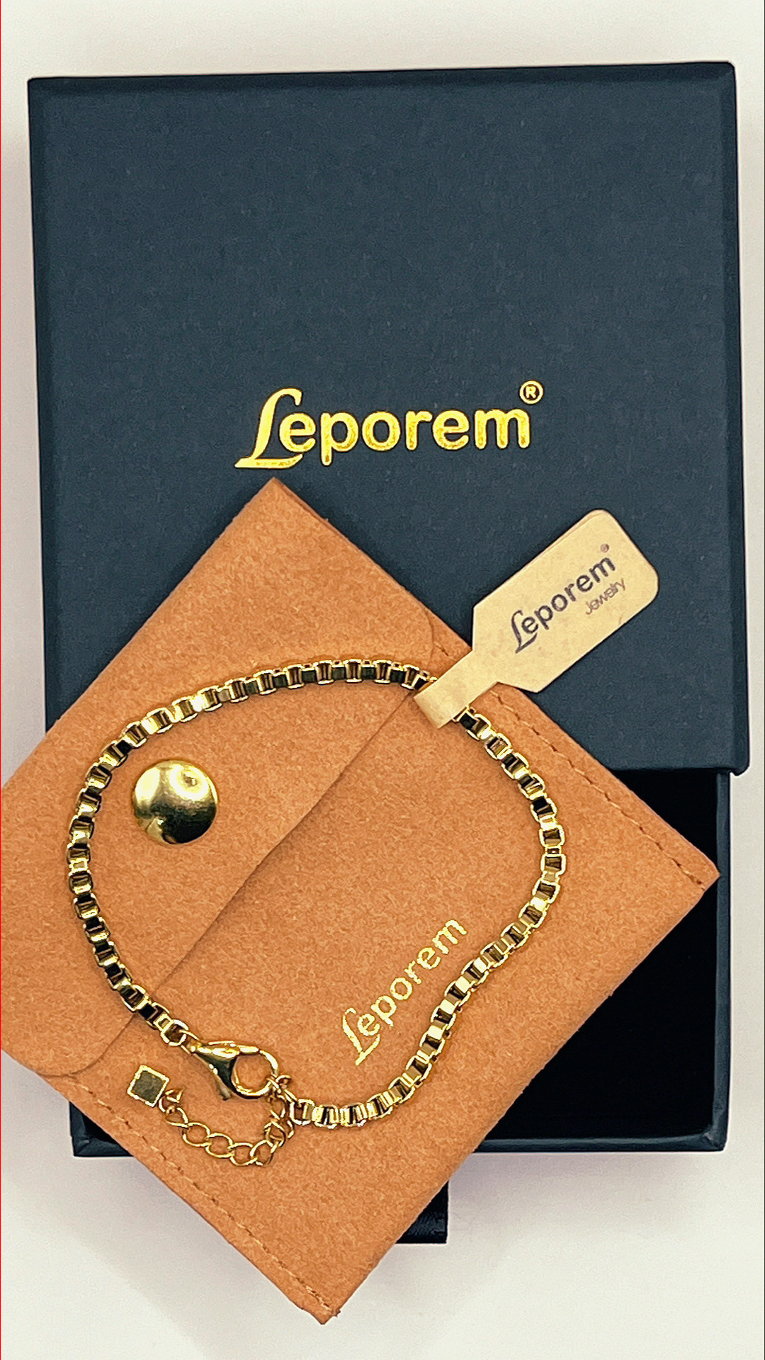 Let us talk hardware. Why do high-end jewelry brands stick to the lobster claw clasp? Because it works. It is the most reliable way to keep your pieces safe. The Leporem Box Chain uses a premium, durable lobster clasp so you can wear your favorite aesthetic everyday without that constant check-your-wrist anxiety. Classic design meets ultimate security.
Hashtags: #JewelryFacts #Leporem #BoxChain #StyleStaple #LobsterClasp #SecureJewelry