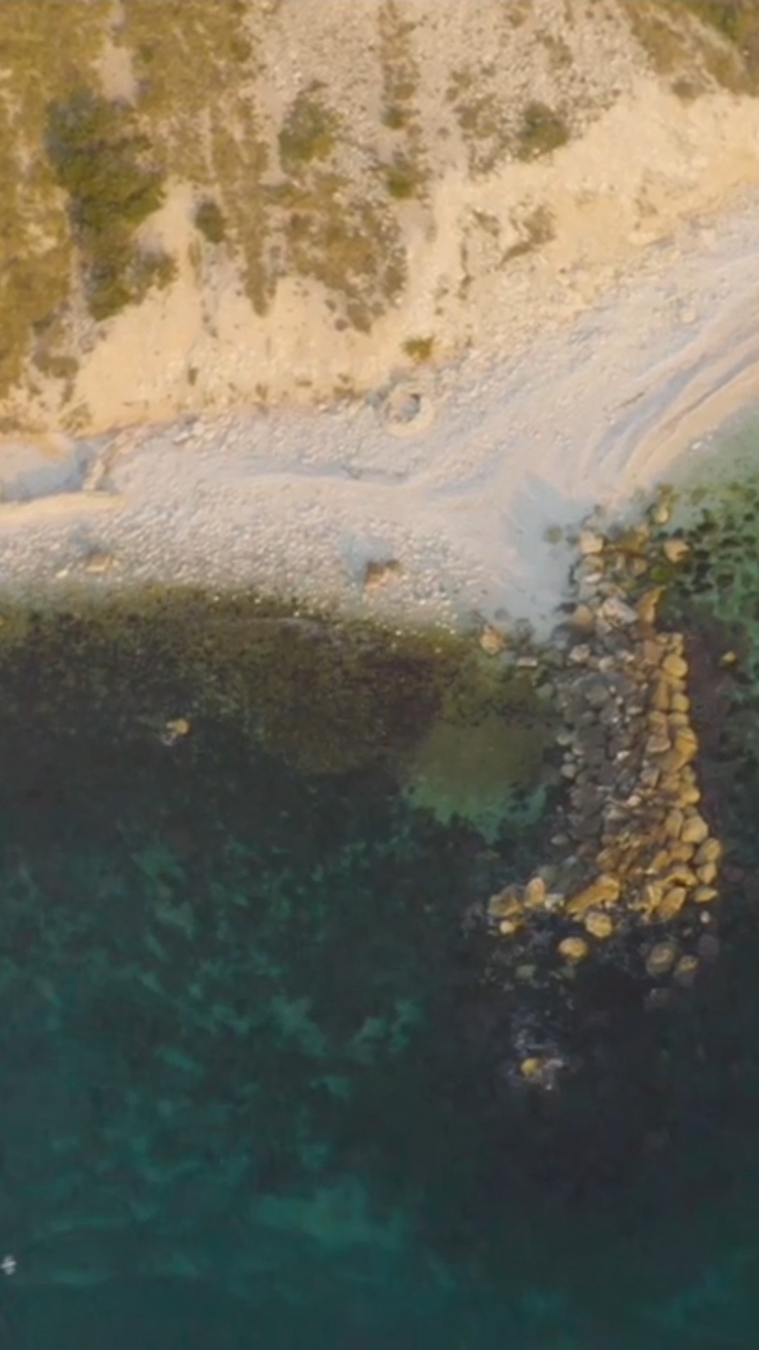 C'è una differenza sottile tra "dormire fuori" e "svegliarsi nel posto giusto"
Noi l'abbiamo pensata così...
Solo quattro camere, un design curato in ogni singolo dettaglio e quell’atmosfera intima che sa di casa, ma con il lusso di non dover pensare a nulla.
Che sia per un weekend romantico o una fuga dalla città, il vostro rifugio nel cuore della riviera del Conero vi aspetta.
(P.S. Sappiamo quanto sia stressante il traffico in vacanza: il parcheggio riservato a due passi dalla struttura, fuori dalla ZTL, è il nostro regalo per la vostra pace mentale 🤫).
Quale delle nostre camere sarà la vostra prossima casa lontano da casa?
Scopritele tutte cliccando il link in bio. 🔗