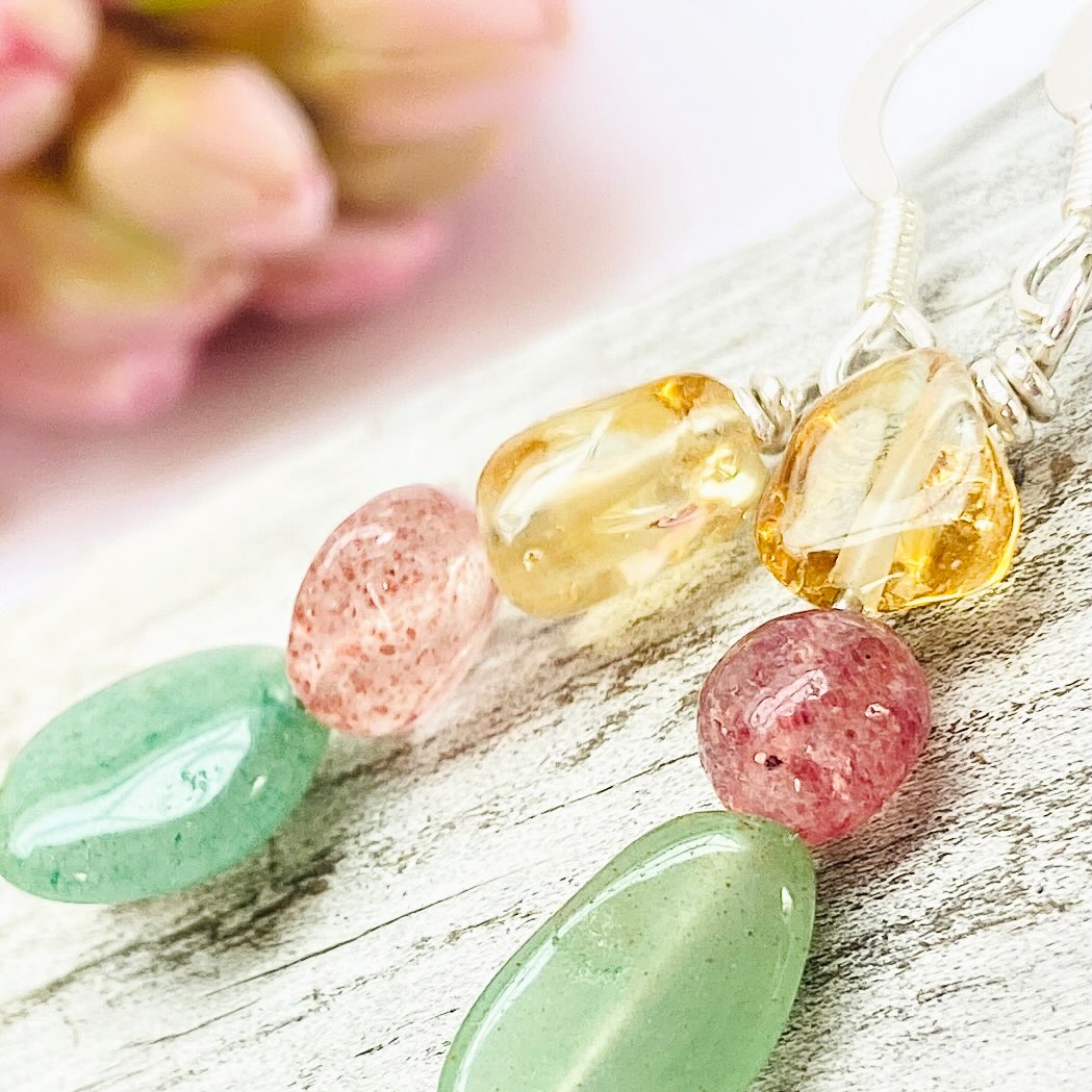 🌞 Celebrate the arrival of Spring with these handmade mixed gemstone earrings featuring the sunny glow of Citrine, the sweet blush of strawberry Quartz, and the earthy charm of green Aventurine...
🌸 Available on the website now, each pair is lovingly handmade in our studio in the heart of the Yorkshire Dales, and will bring a fresh, natural sparkle to your collection x
🌱 Magic in the grass