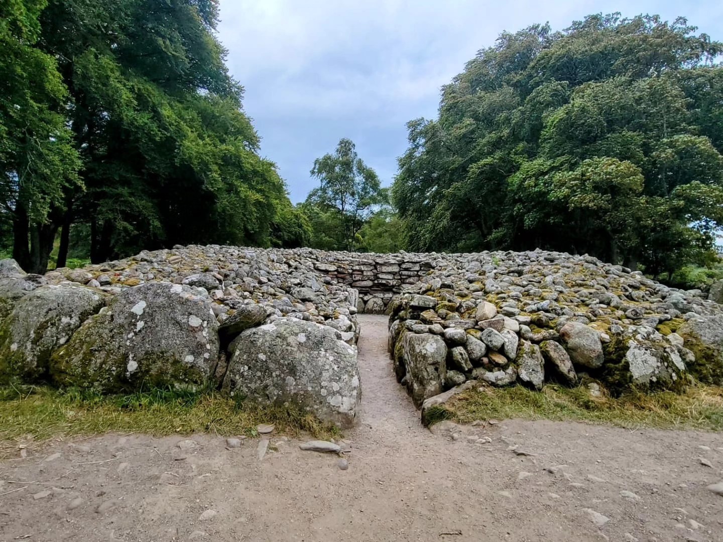 Thinking of visiting Scotland? Expect jaw-dropping landscapes, historic castles, and weather that keeps you on your toes. Read our latest blog post for tips, must-sees, and why you should always pack a rain coat. โ๐ฐ
.
.
.
.
.
#travel #twogirlsgetaway #travelblogger #scotland #scotlandtravel #Edinburgh #iamtb #wearetravelgirls #wonderful_places #sheisnotlost #traveladvisor #gltlove #girlswhotravel #glt