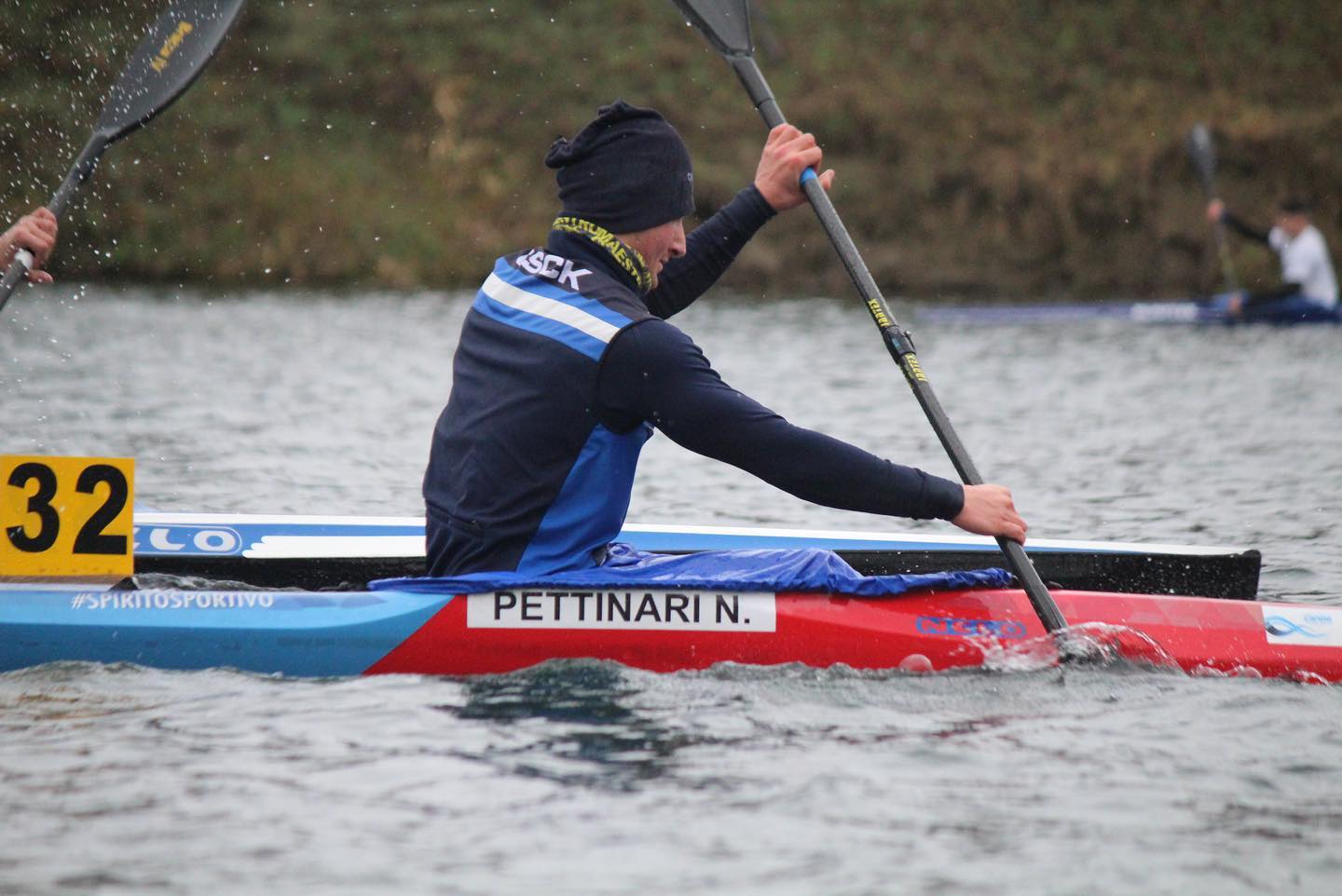 Domenica 26 gennaio si è svolta a Torino la gara regionale aperta sui 10000 metri e canoagiovani 2000 metri.
La Sestese torna a casa con buoni piazzamenti tra cui:
🥇Nikos Pettinari (k1 SM)
🥈Jacopo Dalla Rosa (k1 JM), Matteo Dalla Rosa (k1 RM), Sofia Valli (k1 RF), Gaia Varalli e Matilde Rosini (k2 RF), Manuel Ginocchi (k1 CA)