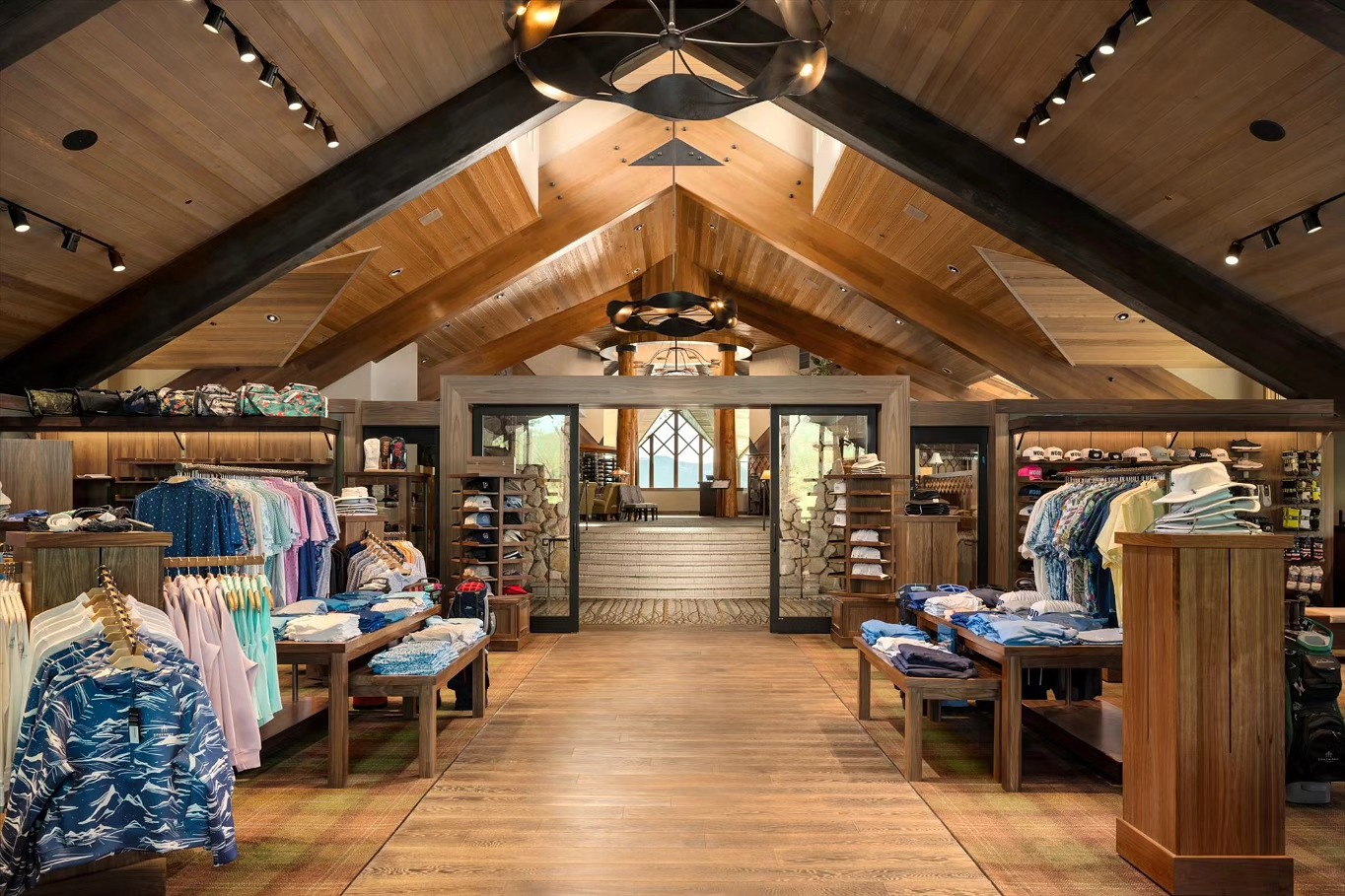 Remember our project at Edgewood Tahoe? I mean, how could you forget... swipe to check out the photos of the incredible pro shop.⛳️
📸 @bradscottvisuals
.
.
.
#construction #laketahoe #laketahoecontractor #generalcontractor #edgewood