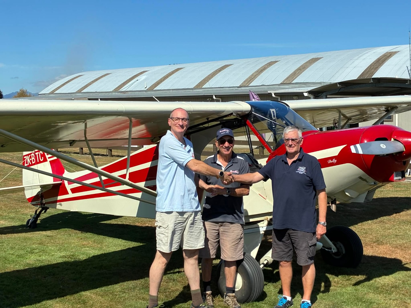 Congratulations to Mark Smith on achieving conversion of his US PPL to a Kiwi PPL.
Sterling effort Mark, after a 20 year break from flying and moving to New Zealand. Then having to train for Mountain flying, sitting all exams and a full PPL flight test. This training was carried in less than 3 months. Good effort Mark! 👨✈️🛩️🇺🇸🇳🇿
#pplflighttest #pipercub #supercub #pa18 #nzaviation