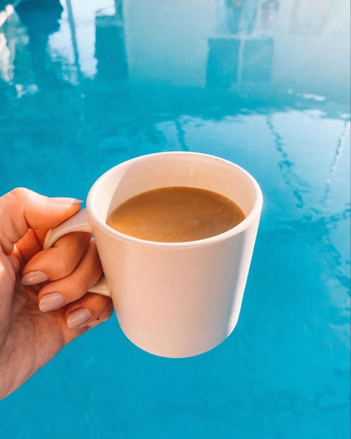 What better way to start your morning than waking up at the Golden Apple? ☕️ 🏊♂️
Book Us Today!
Call 📞 603-383-9680
Or
Go to ➡️ www.goldenappleinn.com