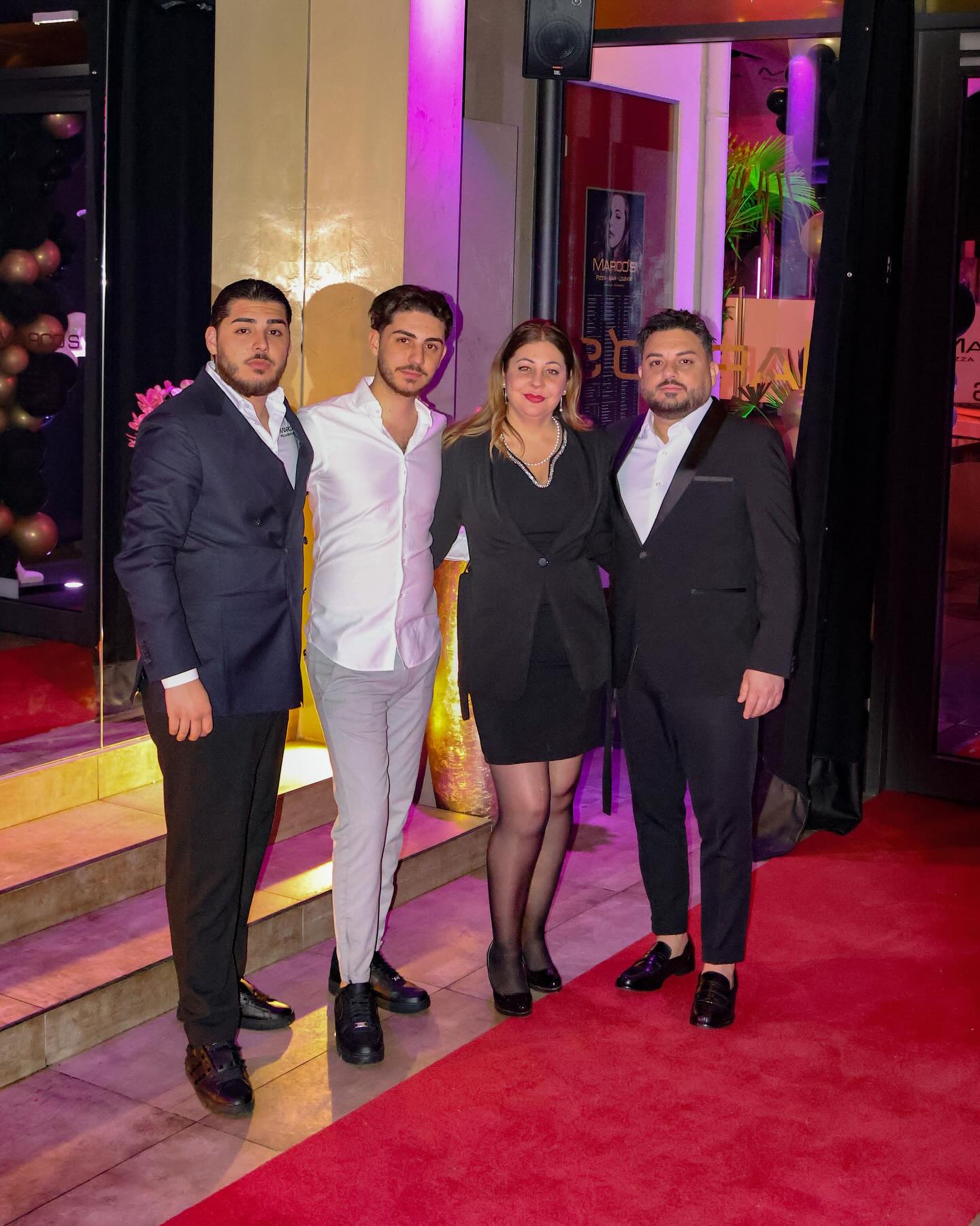 Wir sagen Danke. ✨
Wir bedanken uns von Herzen bei jedem Einzelnen, der unser großes Reopening zu etwas ganz Besonderem gemacht hat.
Ab jetzt sind wir wieder für euch da – und freuen uns, euch in unserem neuen Ambiente herzlich willkommen zu heißen.
Tel. 08036 970 99 55
Marco‘s Pizza | Bar | Lounge ❤️
#marcosrosenheim #ristorante #champange #reopening flötzingerbräu