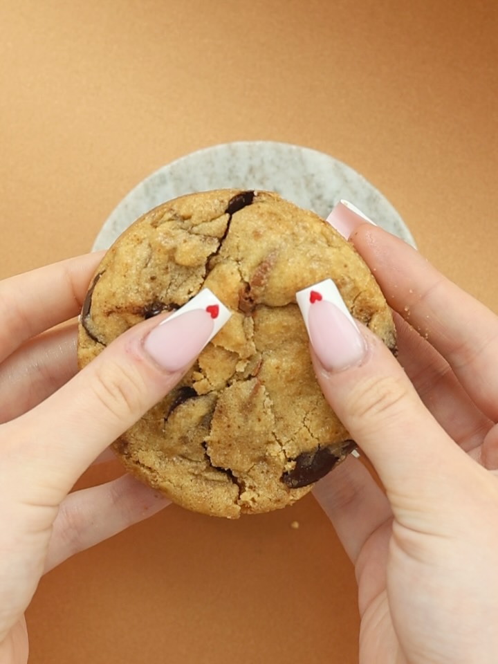 Dernier week-end avant notre fermeture du 23 mars au 15 avril inclus. ❣️❤️
Si vous voulez prolonger un peu Mi Cielo à la maison, c’est le moment de faire vos stocks de cookies.
Ils se congèlent très bien, se gardent facilement, et se réchauffent en quelques minutes quand l’envie arrive.
À sortir quand il faut, sans réfléchir.
#cookie #trestresbon #bordeaux