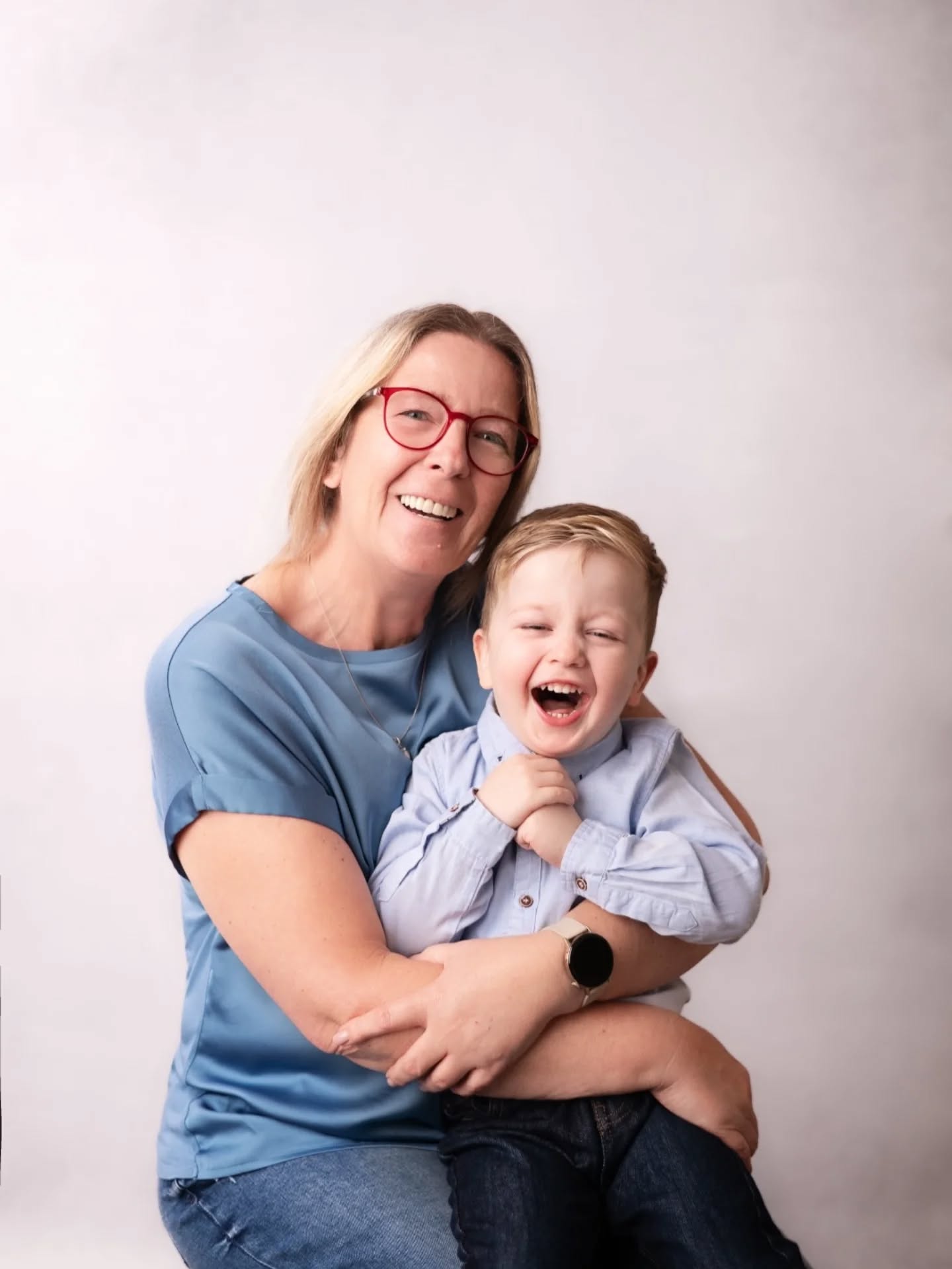 Morgen hast du die Gelegenheit, tolle Studio Aufnahmen zu bekommen.
Geeignet für Babybauch Mamis
Geschwister Bilder, Kinder, Babys und Portraits, kleine Familien mit und ohne 🐕
! Für 115,00€ inkl. 2 hochwertige und bearbeitete Dateien per Download.
Es sind je 30 minuten Shootings
Für Babys, Kinder und schwangere habe ich ein riesiges Angebot an Kleidung die für das Shooting genutzt werden können.
Morgen sind noch folgende Termine frei:
- 15 Uhr
- 16 Uhr
- 17 Uhr
016096868464
www.the-mirror-box-photographie.de
The-mirror-box@gmx.de