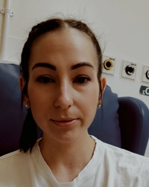 Its chemo day again.
Had my morning @starbucksuk so I'm a happy girlie.
Stolen mollies slippers and had my picc line cleaned.
Feeling a bit icky think it's because I'm nervous of how rubbish il feel over the next week to be honest.
The chemo pain is the worst it really floor's me.
Thank you to @lawlataylor for being my absoloute rock and doing my hair today.
Its getting really thin and so much comes out. It's mentally my biggest issue other than mum guilt. The thought of loosing all my hair which I'm told I will kills me
#chemojourney #chemotherapy #starbucks #starbuckstongham #friendsforlive #hairloss #chemobrain #chemopains #chemoday #frimleyparkhospital #haemotology #piccline #hodgkinslymphoma #cancer #stage3cancer