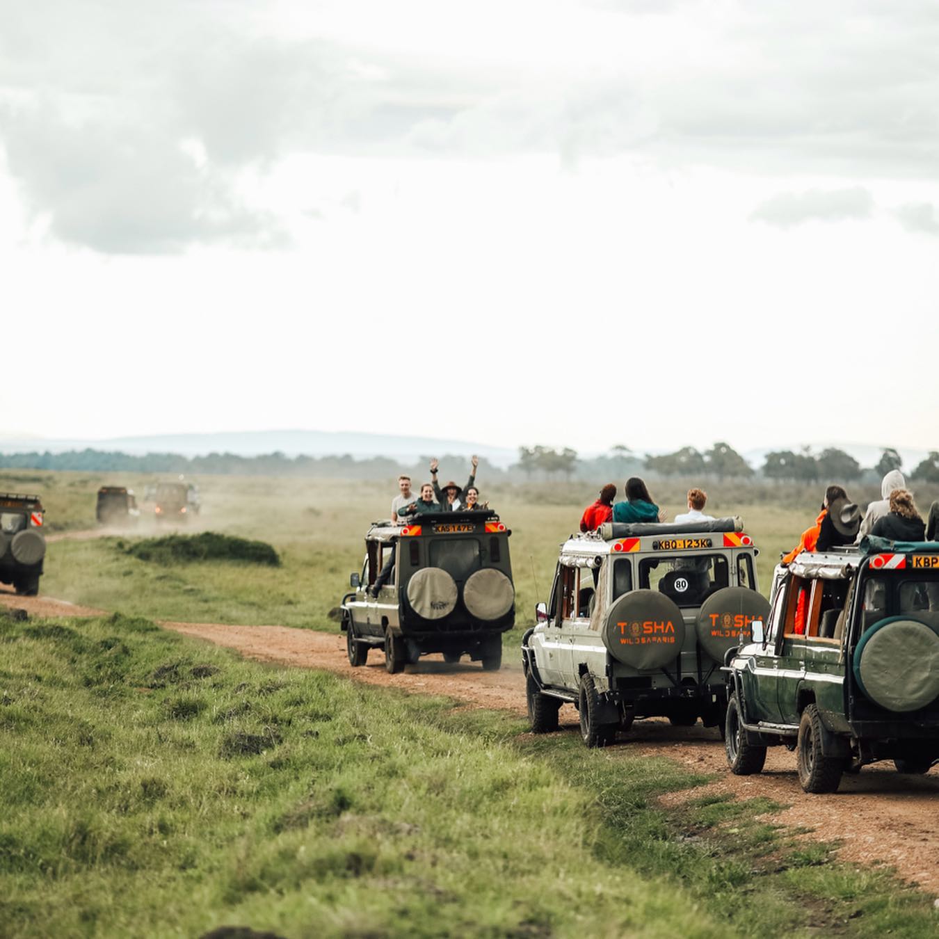 After getting to work for several days at Mattaw Children’s Village, we were lucky enough to get to experience the other half of Mattaw’s organization, @mattawsafaris. #SafarisThatGiveBack Part of Mattaw’s income comes directly from Mattaw Safaris, who can organize all the logistics of, as well as guide, safaris for visitors and tourists. They took care of flights, transportation, lodging, and everything in between, letting all of us focus on enjoying the sights and sounds of the Mara. We headed out to the Maasai Mara to see if we could catch a glimpse of the big 5, and to explore the adventurous side of Kenya, and needless to say, we were hanging out of the safari trucks all day! Side note: Safari trucks may have officially be the most fun vehicles ever🤘🏻
📷: @happycamperfilms