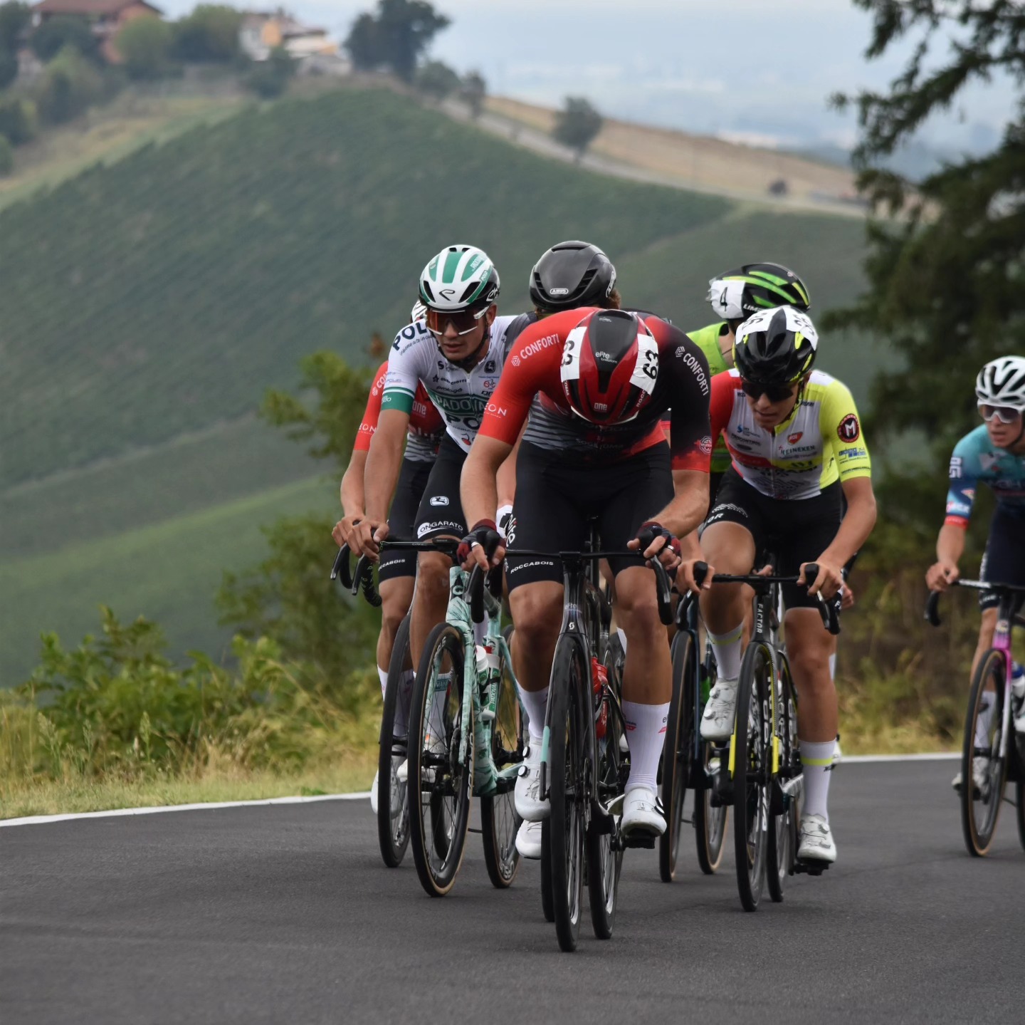 GP Colli Rivescalesi 🇮🇹
Attack mode all the race 💥
Still miss the result but I am really happy about my performance !
The legs are back 🦅
Thank you @elitefondationscyclingteam for the perfect support 👌🏻
📸 : @saras_.photos
#elitefondationscyclingteam #elitefondations #sogecoma #roccabois #conforti #debonsarchitecture #leonbychaidubaron #chaidubaron #velosophebeer #scott #bikeonscott #velosophecyclistbeer #genevecyclisme #velotoze #Tokiwi #roccabois #cuagsport #castelli #kaskhelmets #motorex #motorexbikeline