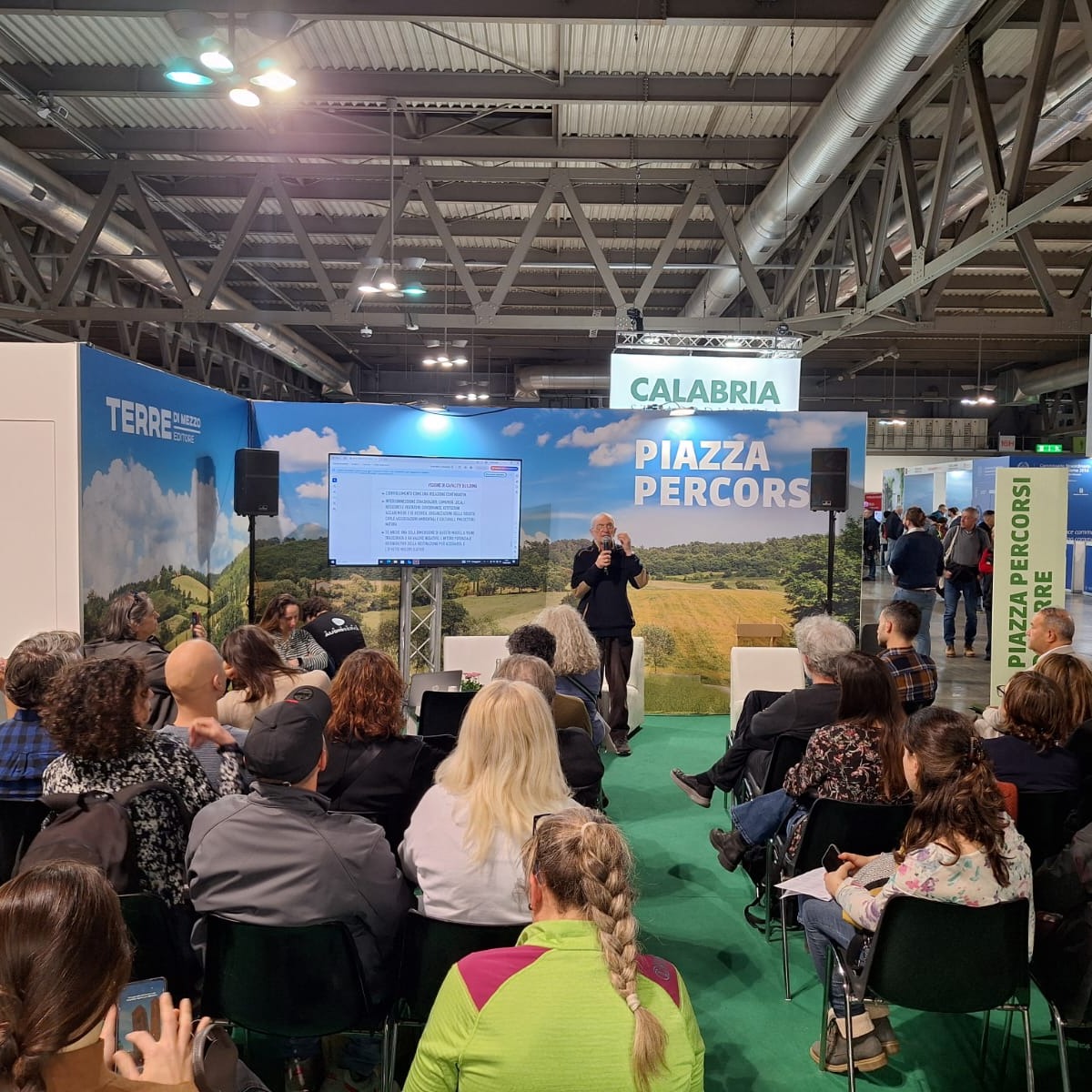 A una settimana dall’inizio di @falacosagiusta_mi , possiamo guardare a questa edizione come a un momento particolarmente significativo per AITR.
La presenza di numerosi partecipanti, protagonisti con incontri e contenuti, ha contribuito a rafforzare la centralità del turismo responsabile all’interno della manifestazione.
Sono emerse nuove connessioni e opportunità di collaborazione. Siamo molto soddisfatti dell’interesse e della partecipazione intorno al nostro evento sul turismo rigenerativo, così come è stato particolarmente significativo il confronto con la delegazione di operatori tunisini del progetto Destination Emploi.
Un ringraziamento a @terredimezzo e a tutte le realtà coinvolte: continuiamo a lavorare insieme per un turismo più sostenibile, equo e responsabile.