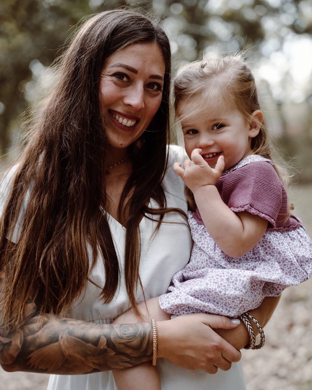 ❤️ Il y a des moments qu’on ne veut jamais oublier
Un câlin, un sourire, une complicité… 🥹
Des instants vrais, capturés pour durer toute une vie 🫶🏼
Cette séance mère & fille, offerte en bon cadeau, est devenue bien plus que des photos…
Un souvenir précieux à chérir encore longtemps 🥰
🎁 Et si vous offriez, vous aussi, ce genre de moment ?
💌 Bons cadeaux disponibles sur mon site
📸 Camille Meffre, photographe professionnelle
📍 Vaucluse, Provence & partout où vous m’emmènerez
🌸 Infos & contact en bio
👩🏼💻 @lepicurienneenprovence
#photography #shooting #merefille #memory #provence
