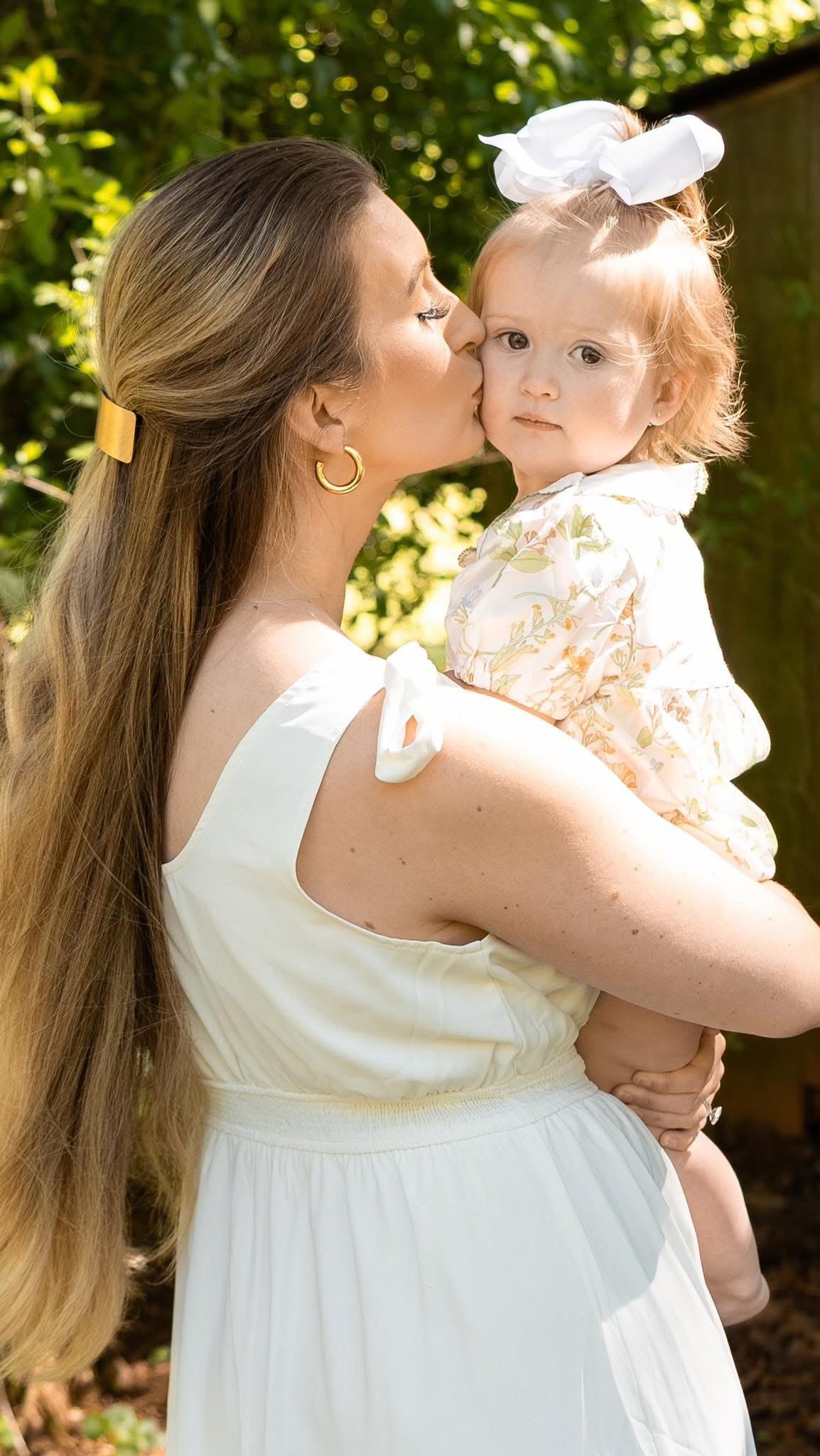 Mother’s Day sessions are here!! April 18th or pick your day!
A sweet setup at the farm for 15 minutes! Can add on time!
Message to book!
#scphotographer #irmosc #columbiasc #chapinsc #columbiascphotographer