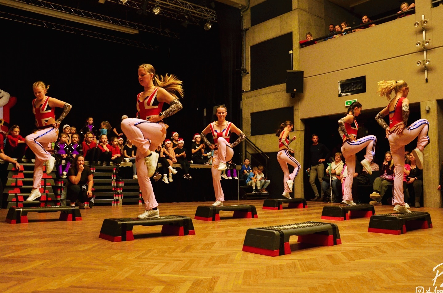 Vánoční show 2024🎄
📸 @st.foccus moc děkujeme
#akademiesportuliberec #jednavelkaparta #vanocnishow