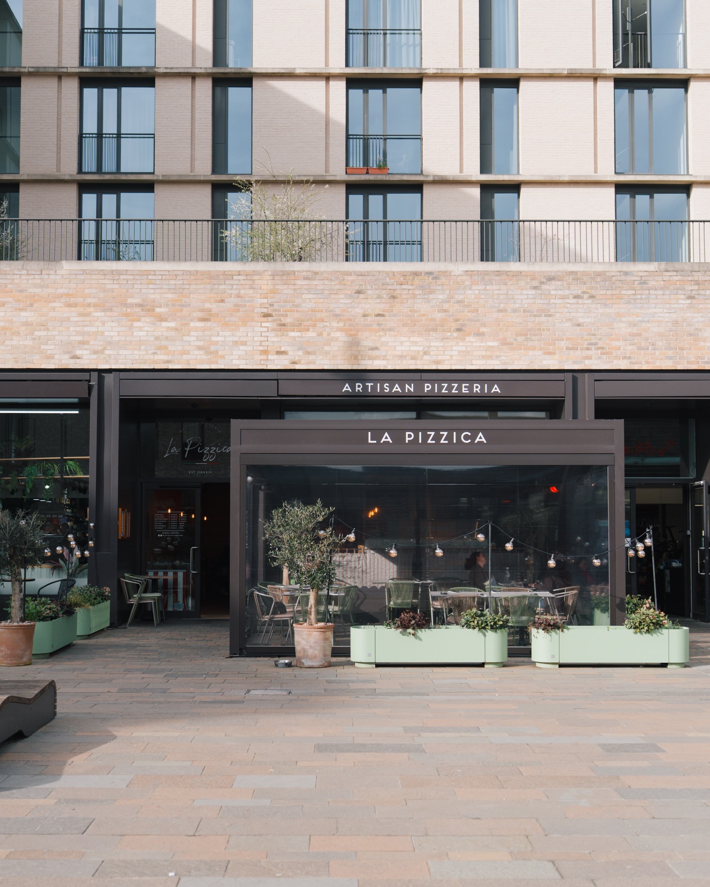 La primavera è arrivata alla Pizzica! 🌸🇮🇹
Our Spring Specials are now available – bringing you fresh, seasonal flavours and a true taste of la dolce vita.
We’ll be open all Easter long, closing at 7 pm on Easter Sunday, with the rest of our hours staying normal, so you can enjoy the bank holiday weekend with your loved ones as we celebrate together… proprio come in Italia. 🍕✨
#lapizzica #pizzería #eddington #cambridge