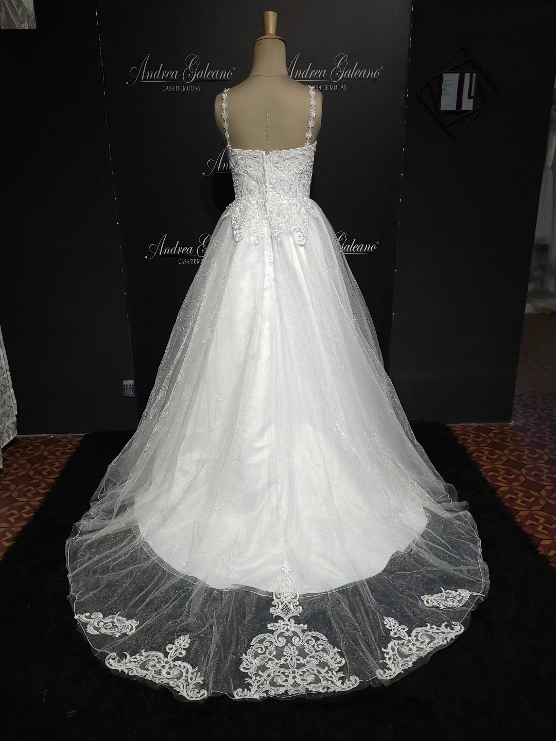 Diseñado para ti,
para que nadie más en el mundo luzca igual. 🤍✨
#vestidodenovia #vestidosamedida #novias #novias2026 #andreagaleano®