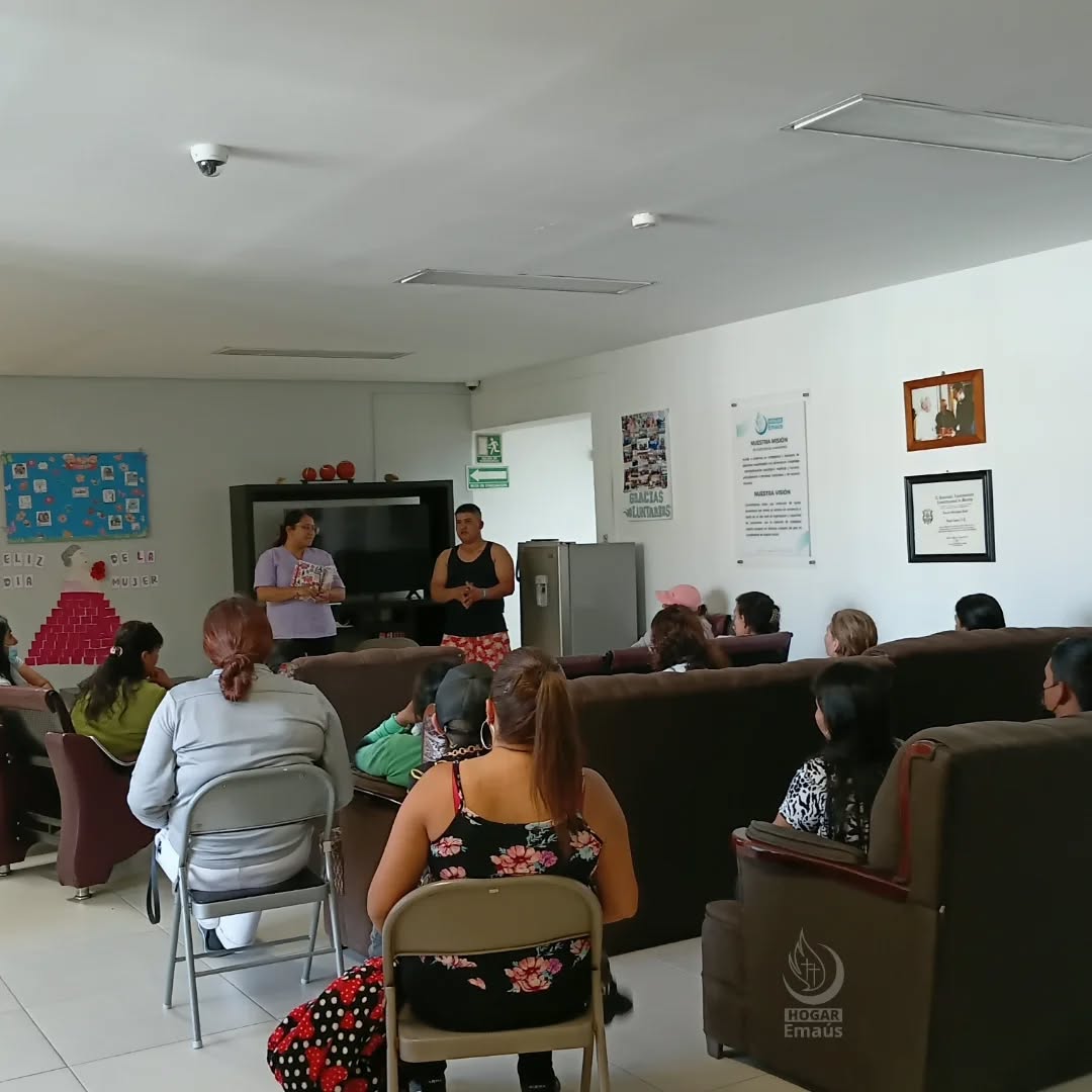 En Hogar Emaús vivimos una experiencia llena de aprendizaje y crecimiento, acompañados de una psicóloga Yessi Gómez, con la actividad CRIANZA RESPETUOSA 🩵
A través de cada dinámica, nos ayuda a reflexionar, fortalecer nuestra mente y nuestro corazón, recordando la importancia de nuestro bienestar emocional.
Gracias a todos los que fueron parte de este momento tan especial 🙌
¡Seguimos creciendo juntos!
