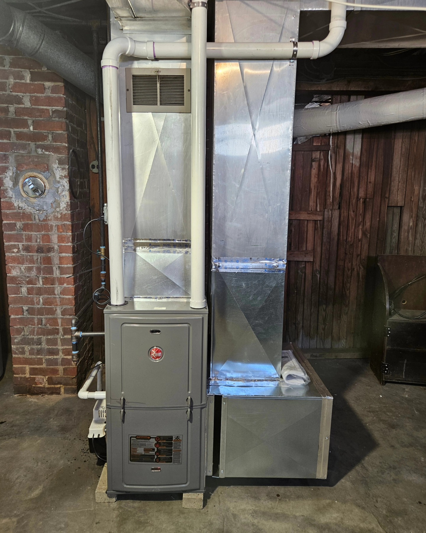 Last minute furnace swap out for a customer day before christmas! We make it a priority that everyone we know stays warm for the holidays. Call us for any emergency services 24/7 🎅 203-305-6453