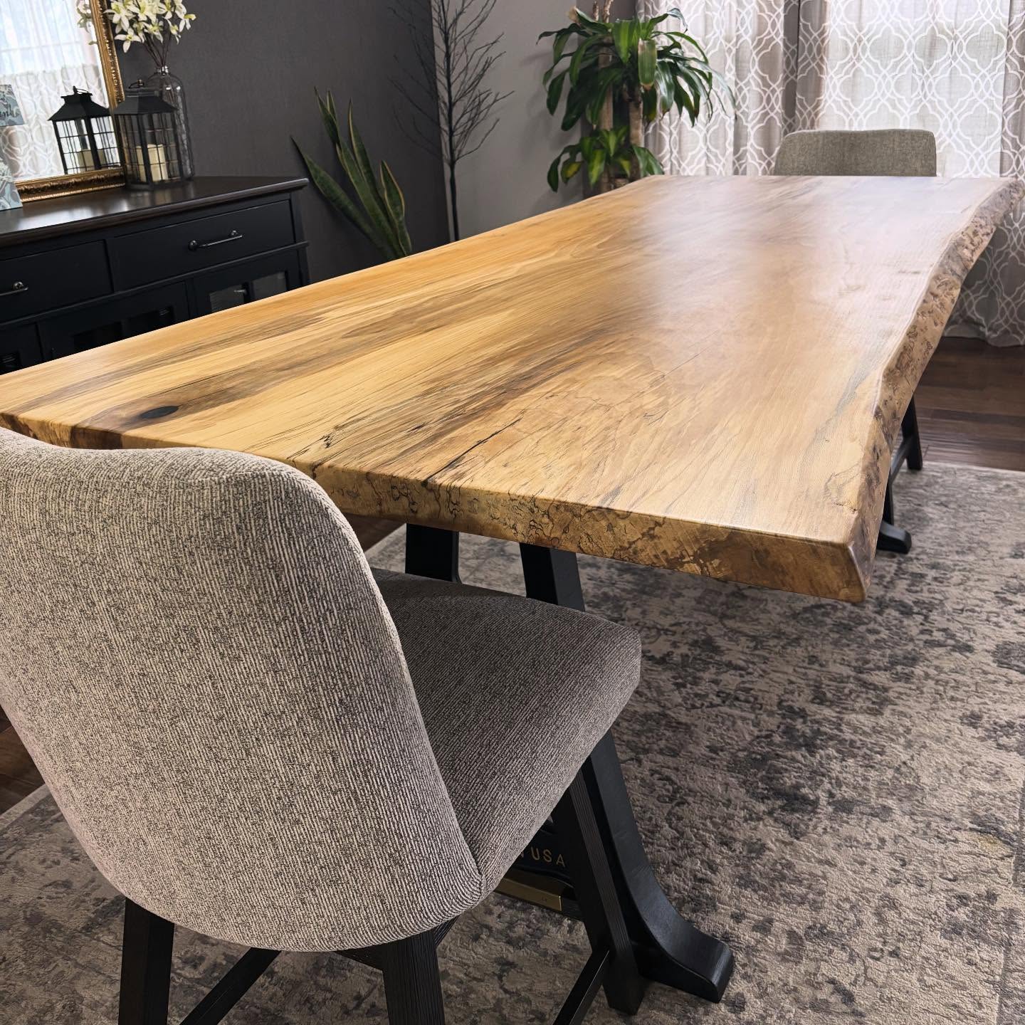 The sycamore table made its way home this morning.
Slab: @steinerhardwoods
Legs: @bearhollowsupply
Epoxy: @totalboat
#woodworking #table