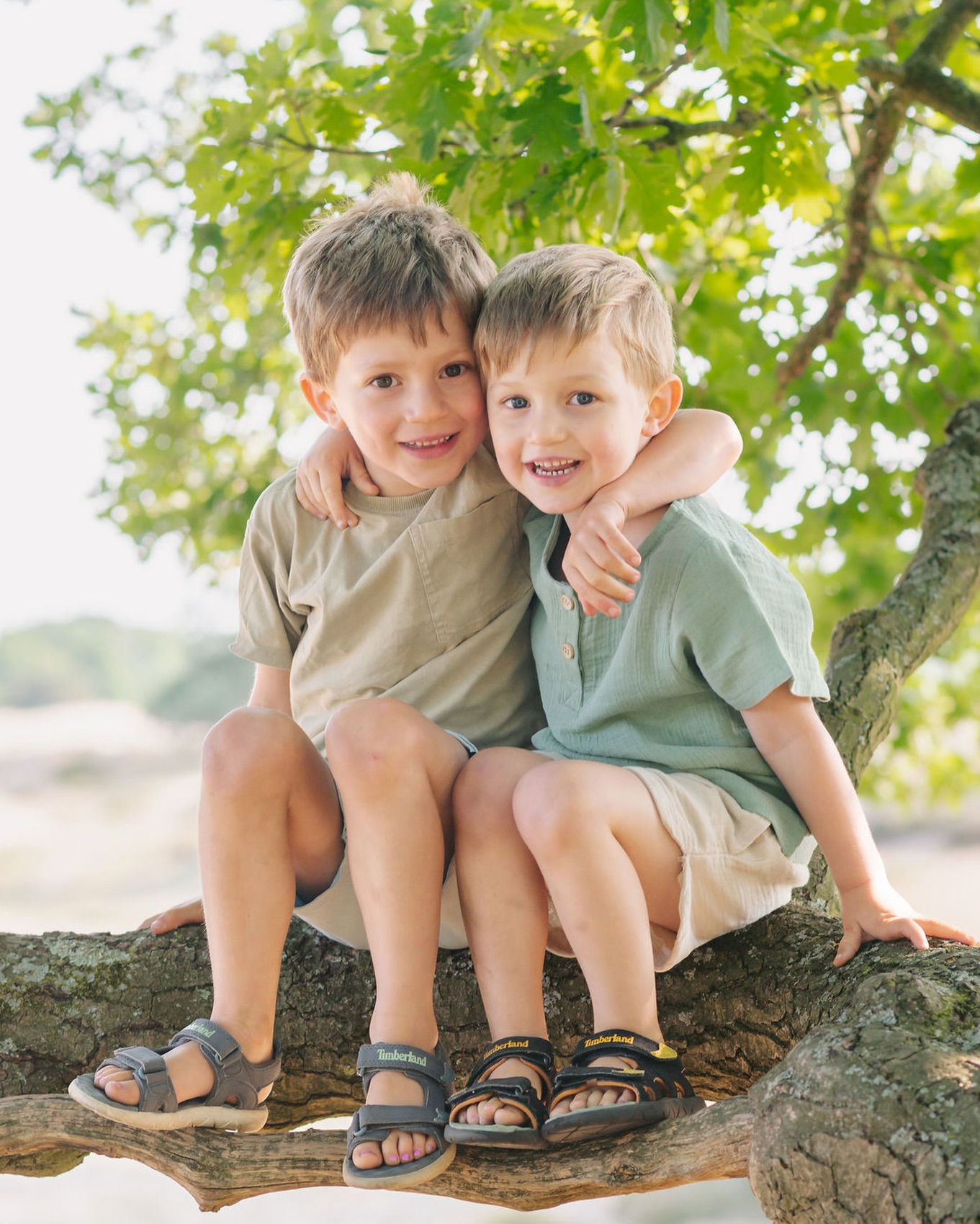 Ja, ja.. ze komen er weer aan! De Moederdag (10 mei) en Vaderdag (21 juni) shoots! Wil je alvast verzekerd zijn van jouw plekje? Stuur me een bericht!
>
Op zondag 10 mei en 21 juni organiseer ik weer de Moederdag en Vaderdag shoots! Een leuke en toegankelijke fotoshoot van 30 min. op de hei tussen Laren en Hilversum. In een mooie online gallery ontvang je een ruime selectie prachtige foto’s, die je allemaal aan de muur zou willen hangen :) Kom met je partner, kind, zwangere buik, hond of paard en we maken er weer een feestje van! Kosten € 185,- incl. Btw. Inschrijven via bericht. Wees er snel bij, want er is een beperkt aantal plekken beschikbaar.
www.daniellebosschaart.com
#daniellebosschaartphotography #moederdag #vaderdag #familieshoot #gooi