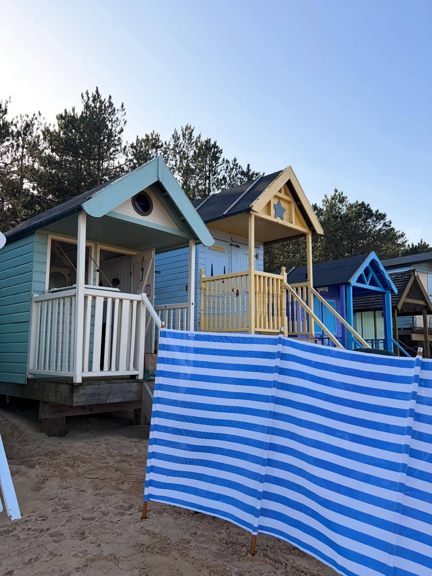 Shelter from the wind with our new wind breaks from @southsea.deckchairs 💖🌊