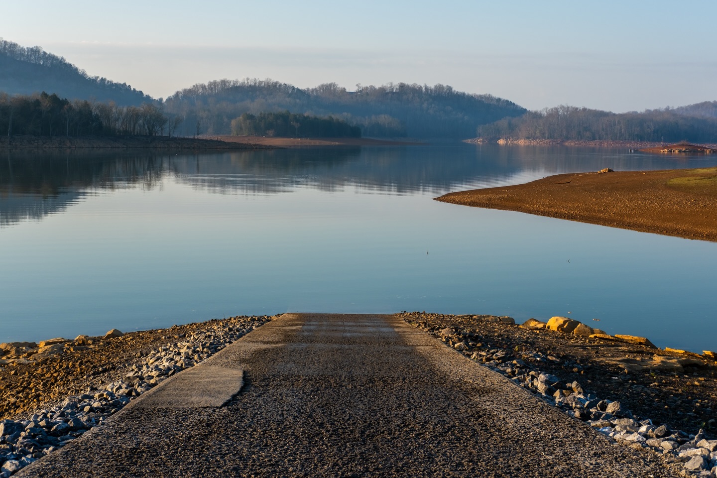 Cherokee Lake, Bean Station, TN
Camera: FujiFilm XT-5
Lens: FujiFilm 35mm f2.8
Tripod: 3 Legged Thing
No filter
#fujifilmx_us #photography #cherokeelake ##visittn lake