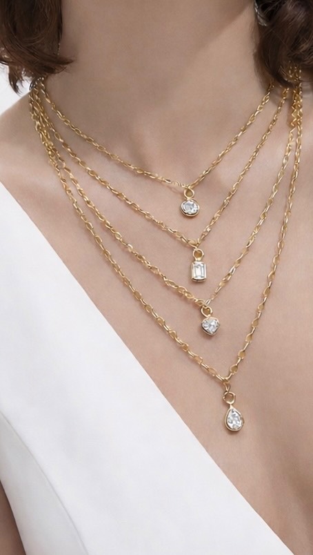 Layering made easy…
#LayeredNecklaces
#DiamondLayering
#GoldLayeredNecklace
#PaperclipNecklace
#EffortlessGlam