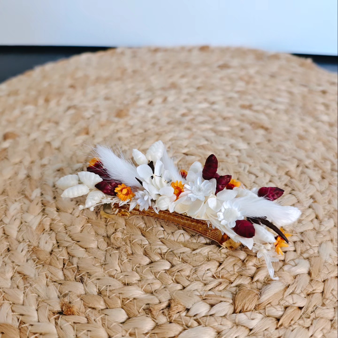 Accessoires pour les jeunes mariés A&E
🫶🏻💐🔥🧡🌼
Petite boutonnière pour Monsieur 🕺🏻
Et barrette cheveux pour la Mariée 👰🏻♀️
Des futurs mariés par ici ? 😍
#metierpassion
#mapassion#fleurssechees#fleuristesuisse#suisseromande#maries2024#mariage2025#boutonniere#barrettefleurie#driedflowers#weddingflowers#vaud#fribourg#neuchatel#berne#geneve#valais#creatricesuisse#passion#mariagesuisse#merci