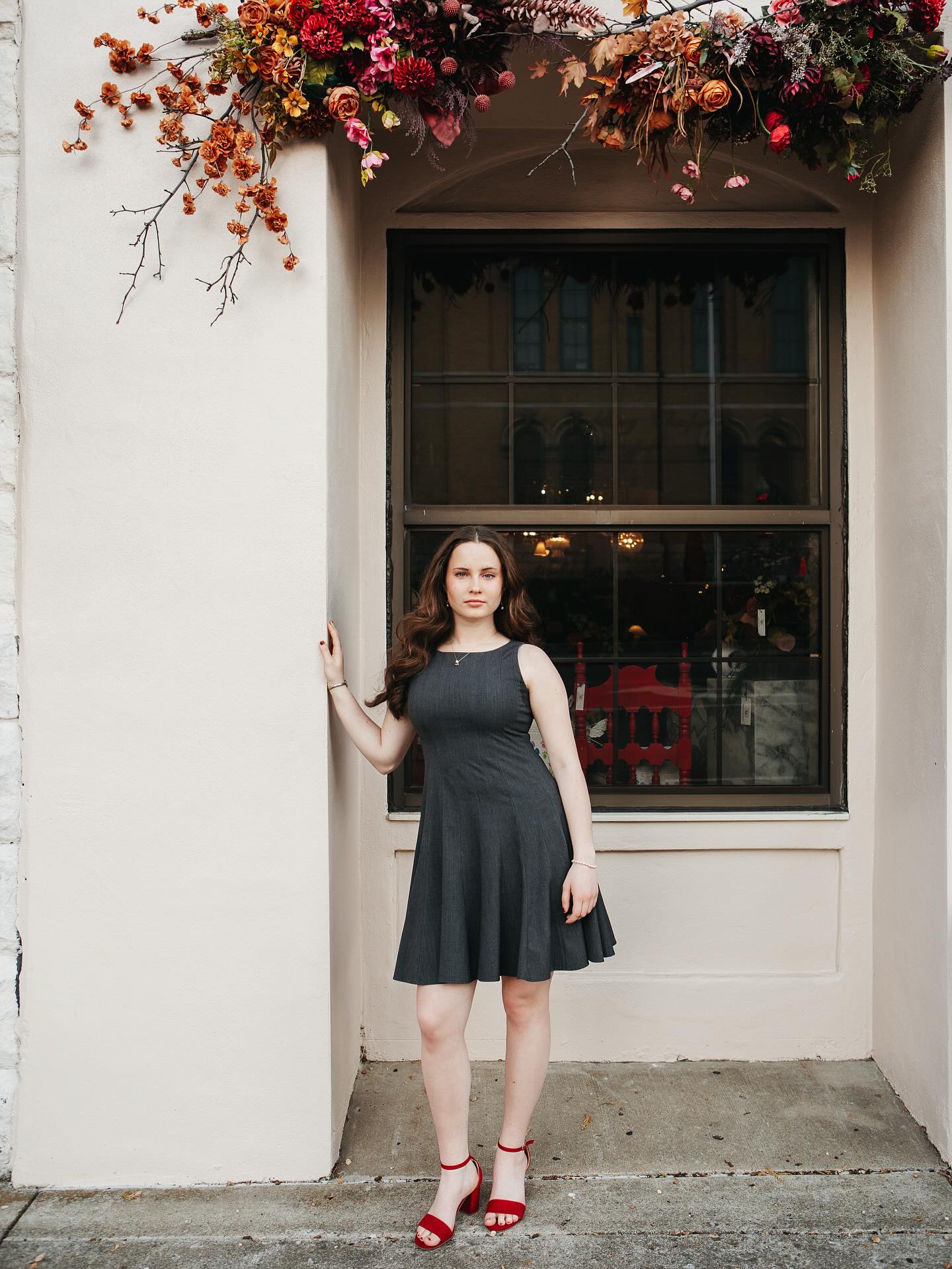 POV: you want your senior photos to look like they came out of a magazine. 🤩 But in all seriousness, Abigail you are timeless. You are a classic beauty full of grace, quiet strength and a constant faith. You are well spoken, kind, and funny. I look at you and feel hope for our world and am so thankful that my daughters have young women like you to look up to as a role model. Cheers to you, girl, and to the amazing future God has planned for you! 🥂 ✨