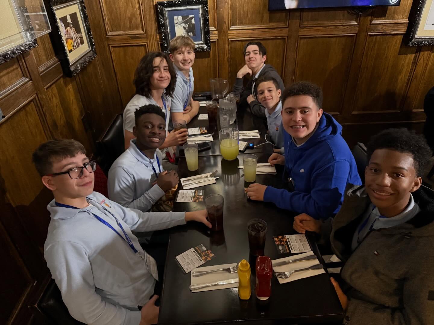 Time for dinner at the Hard Rock Cafe!
#thebridgesacademy #thebridgesacademytakesdc #bridgesadventures