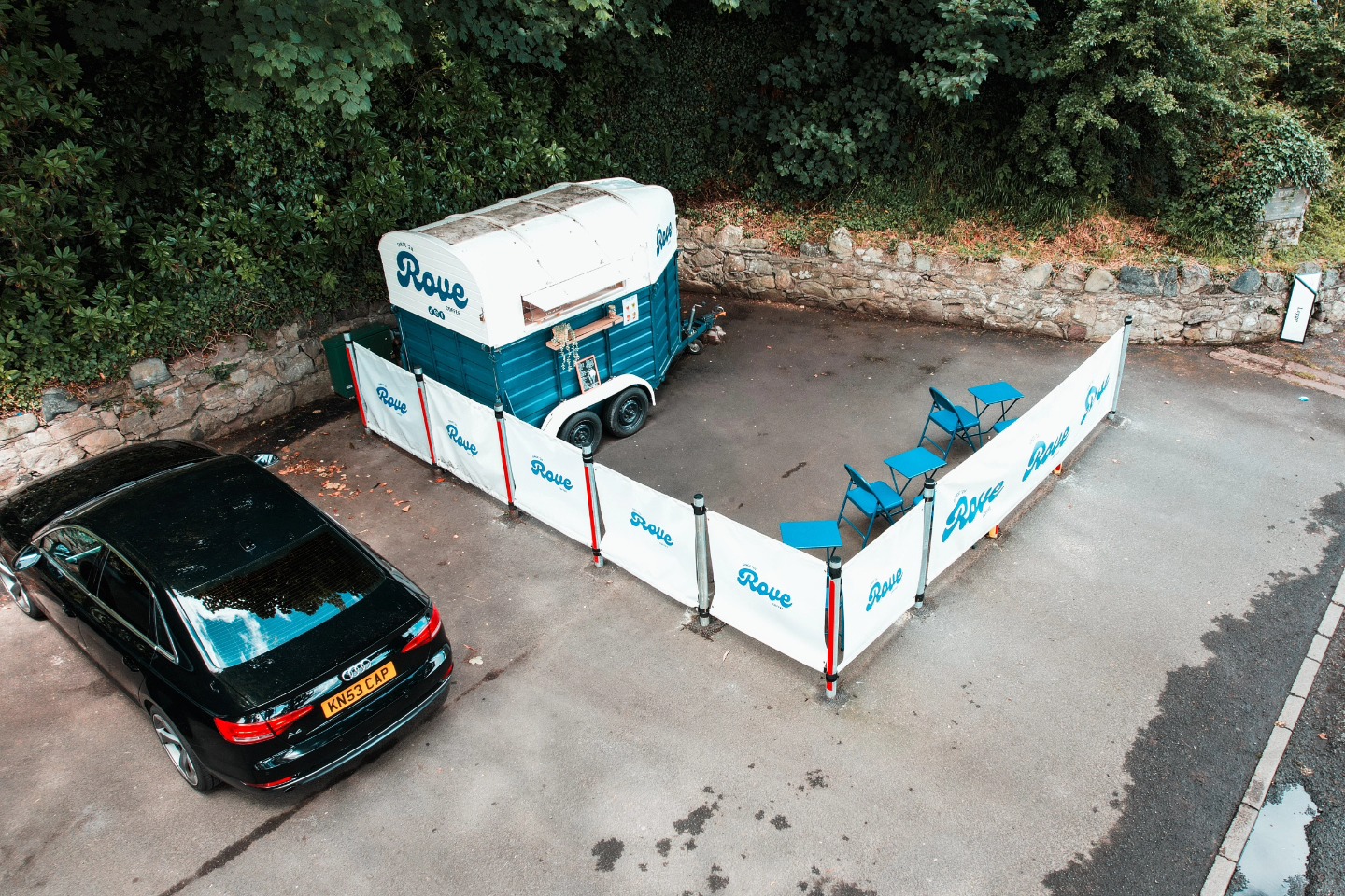 Is this the most idyllic coffee spot in Ireland? 😍☕
The Rove Coffee trailer at Cushendall Beach, captured by www.virtualtowns.co.uk, looks like pure coastal bliss.
@rove_coffee_
What do you think — Ireland’s top coffee view? 🏖️
#RoveCoffee #Cushendall #CausewayCoast #VirtualTowns #DronePhotography #HiddenGems #CoffeeLovers #NorthernIreland