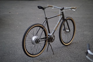 Prototype of our new urban racer. Designed and manufactured together with @novo_topo_cycles in record time of 4 days for our open house party... We didn’t have time for the rack at the front, but that’s coming.