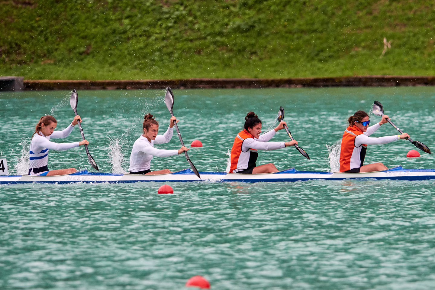 Nelle giornate di Sabato e Domenica si sono svolte le gare sui 500 e sui 200 metri.
Sofia Valli è argento nel K4 Senior 500 metri 🥈 e oro nel K4 Senior 200 metri 🥇 assieme ad Alyssa Marchetto (Canottieri Padova), Aurora Borsato e Viola Bonanno (Canoa San Giorgio)