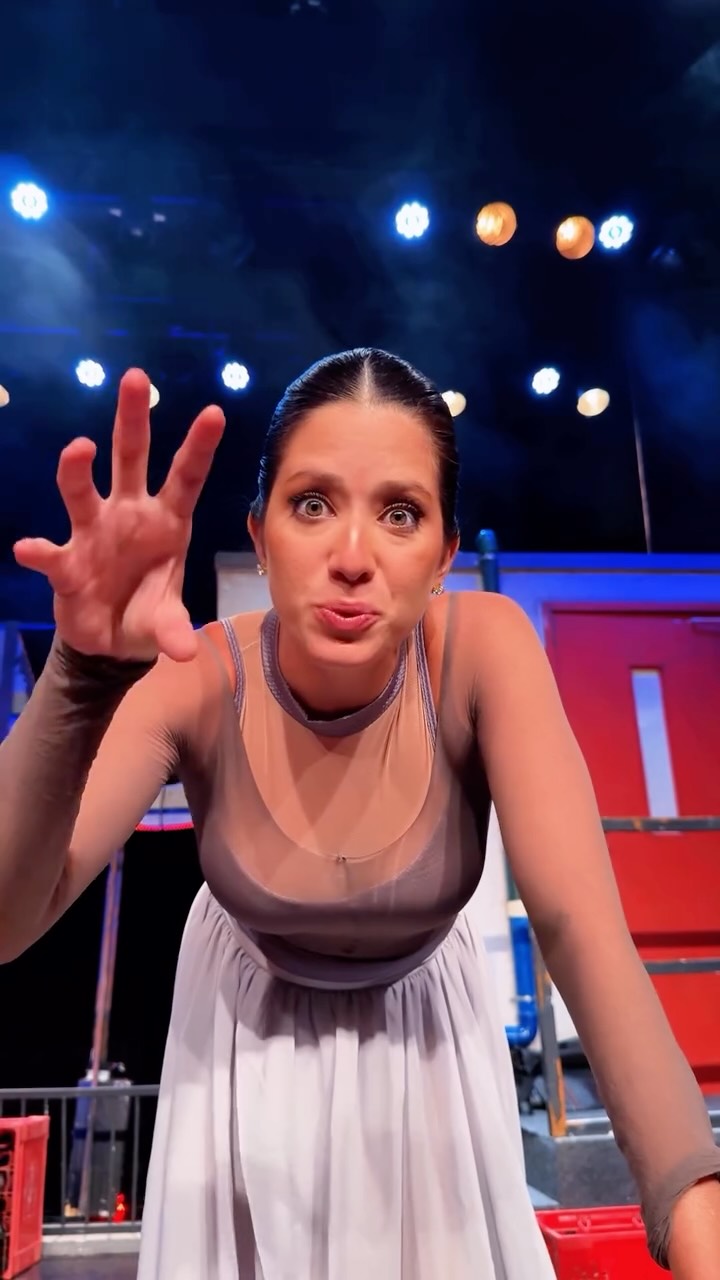 Hoje você vai acompanhar UM DIA DE LIMÍTROFE com a nossa atriz @malufalangola, a Claúdia. Da chegada ao teatro até o fim da sessão. 🎭
Um olhar de dentro sobre o processo, a preparação e tudo que atravessa a cena.
Se você ainda não assistiu, corre pois estamos nas ÚLTIMAS SEMANAS.
🎭 Teatro Ipanema
🗓️ ÚLTIMAS SEMANAS - até 29 de março
⏰ Quinta a sábado, 20h | Domingo, 19h
📍 Rua Prudente de Morais, 824 - Ipanema
🔴 Classificação indicativa: 16 anos
🎫 Ingressos no link da Bio ou 50% de desconto no Vivo Valoriza