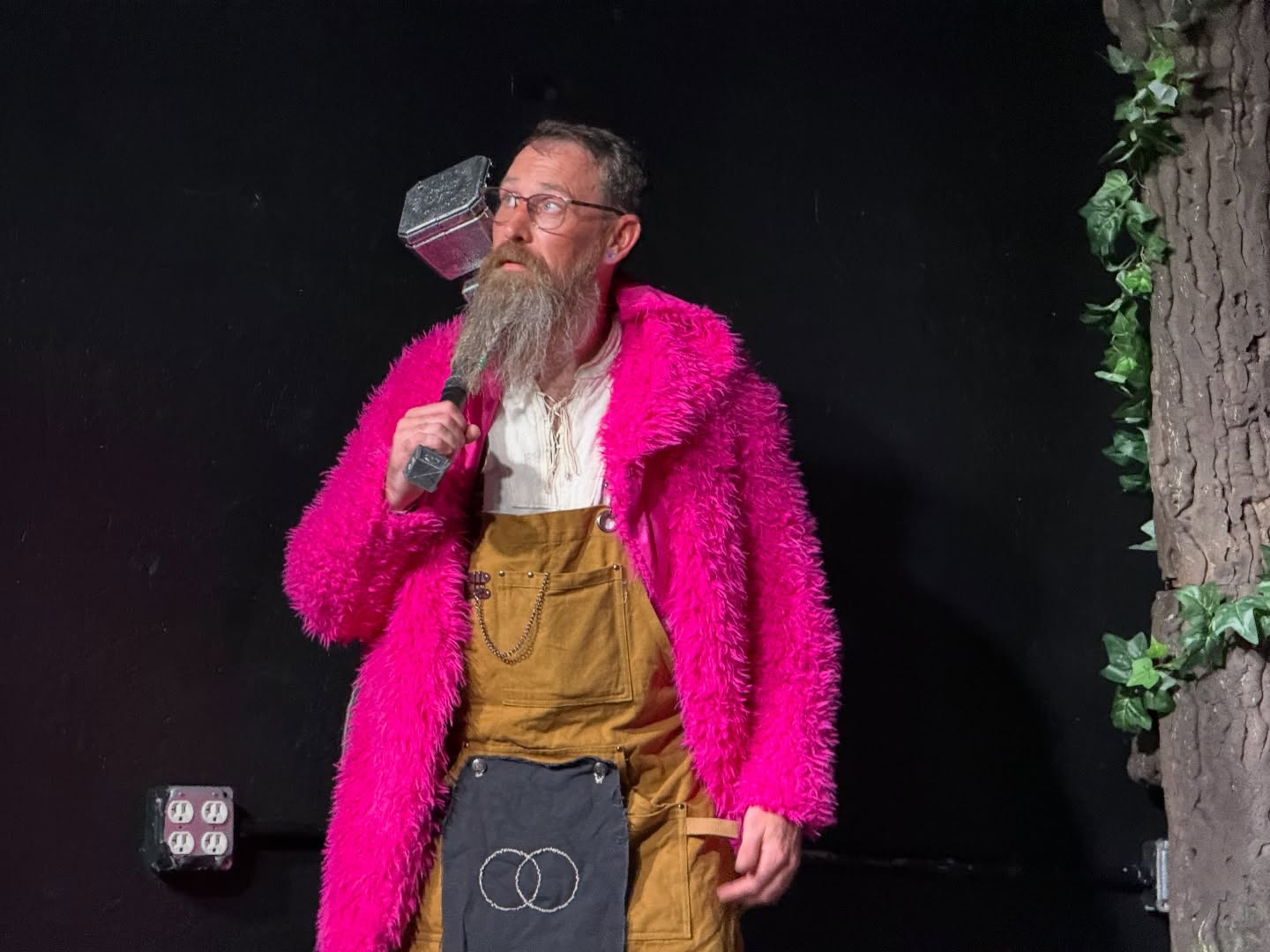 Last night marked 1 year from the start of this campaign and it was a wild one. The heroes are pleased to announce that they’ve made it through yet another show, but based on some of last nights re-rolls, a few audience members may not be in agreement. Thanks for joining us for a year of this fun campaign, we can’t wait to continue on and see where it takes us!
Pushing Dragons is sponsored by @divergentrealms
Photos by @tccommanderalex
#pushingdragons #pushnfk #dungeonsanddragons #dndimprov