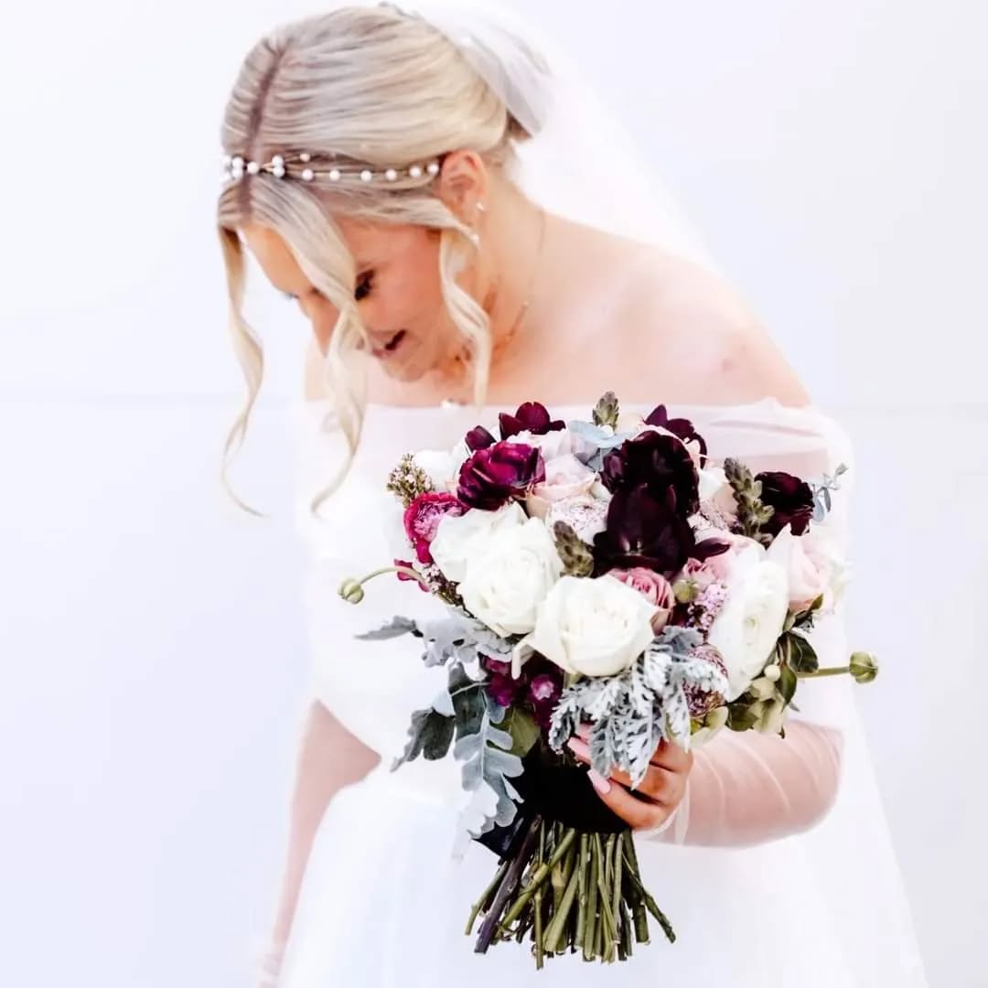 How divine are these pics!
@whitelaneweddings_
Alice and Jackson
❤️16th September 2023 ❤️
Hair: @hairbymillieholland and @becz4
Dress: @luvbridal and @biancocouture
Makeup: @nildsohallomakeup
Entertainment: @thewhitetree
Photography:@whitelaneweddings_
Catering: @theorangedoorcatering
Celebrant: @ceremonies_with_natalie
Flowers: @inthegarden_balranald take me