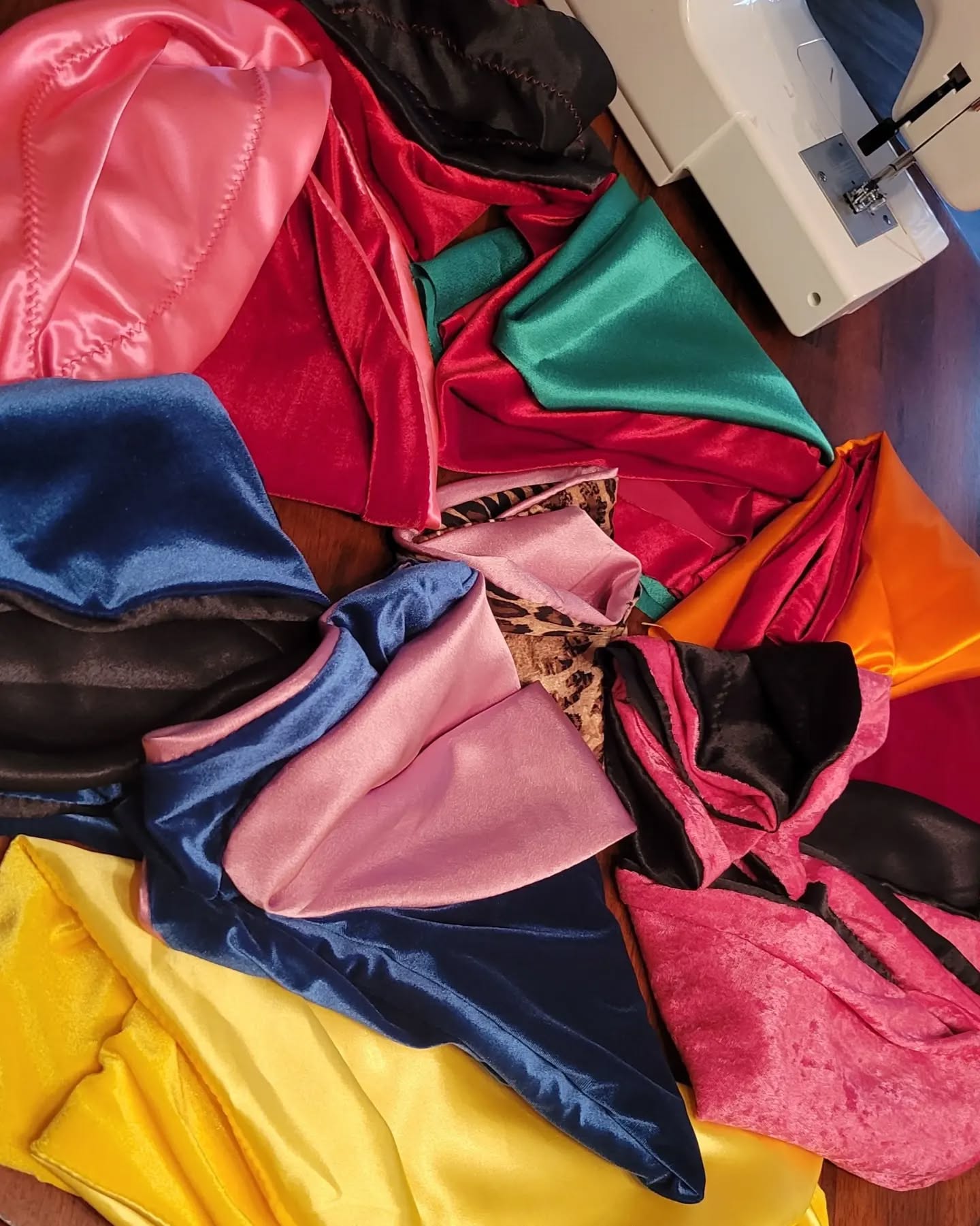 Here are some color Combos and new colors that will be at the event. Come April 8th to get one or more bonnets you like
-
-
-
- Details about the event are on the flyer shown on my profile
- #Sewing #sewingbusiness #vendor #popupshop #explorepage✨ #explorepage #explore #trending